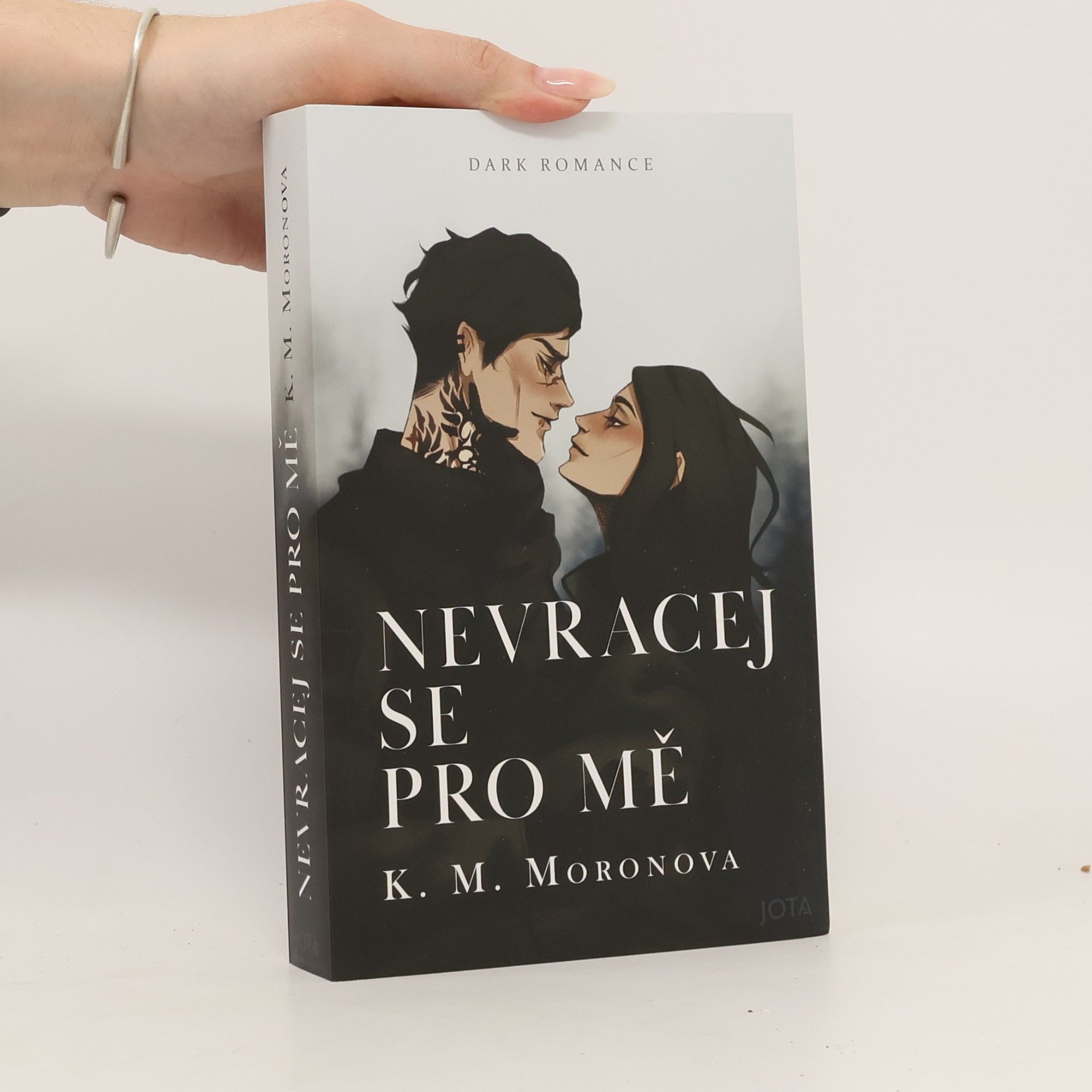 K M Moronova Nevracej se pro mě