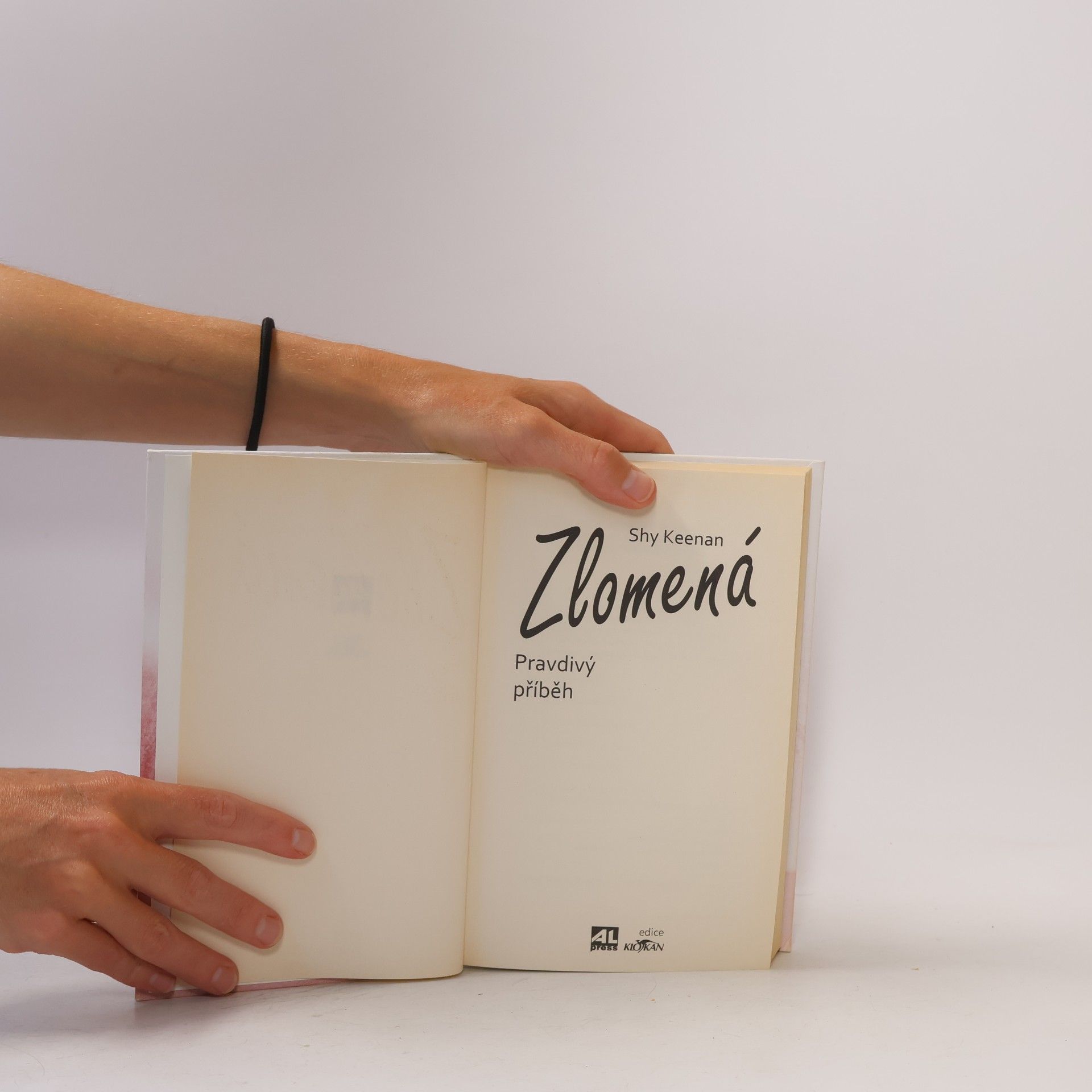 Shy Keenan Zlomená