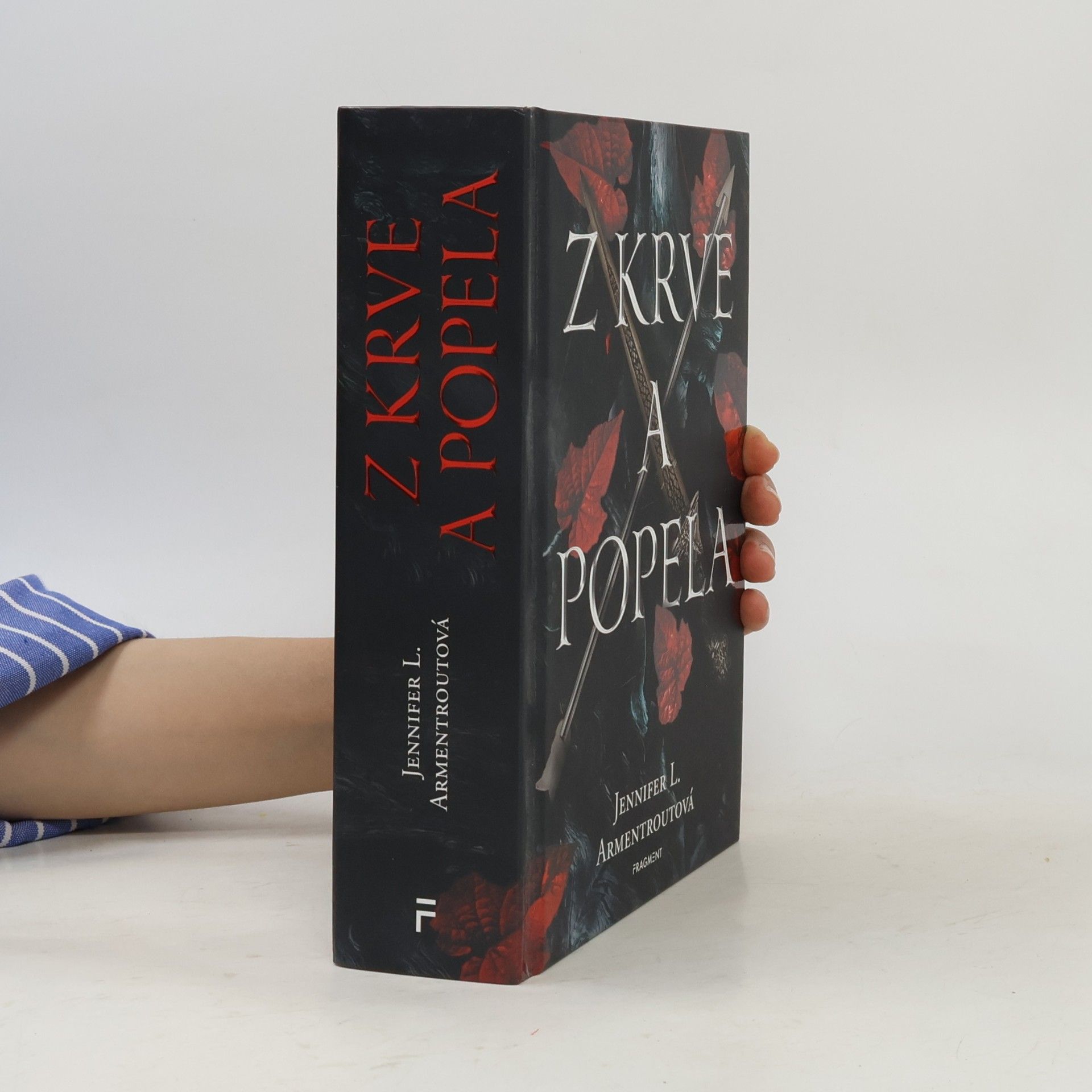 Jennifer Armentrout Z krve a popela