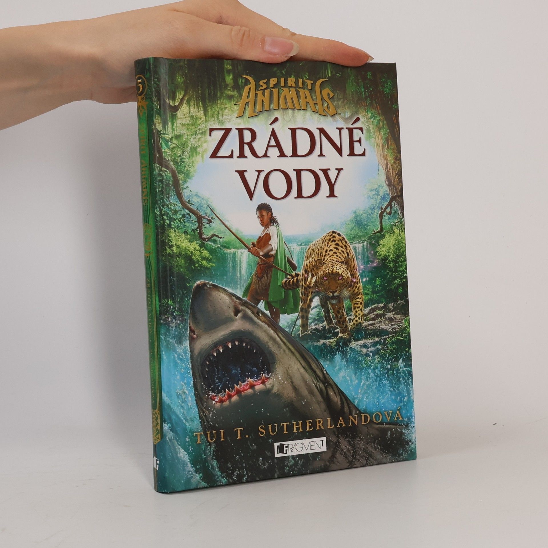 Tui T. Sutherland Zrádné vody