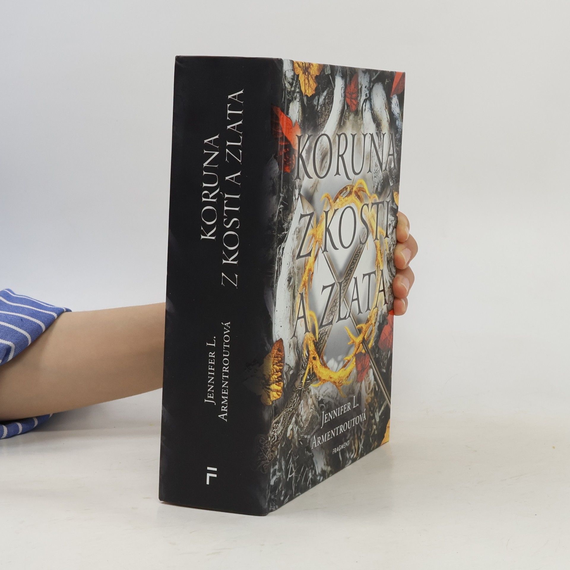 Jennifer Armentrout Koruna z kostí a zlata