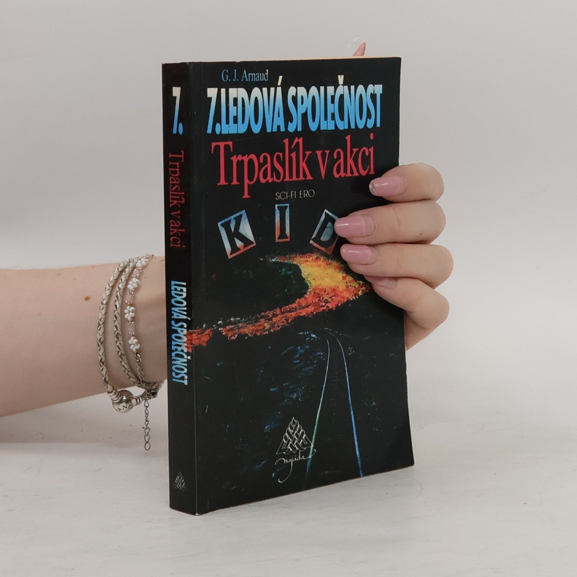 Ledová společnost. 7, Trpaslík v akci