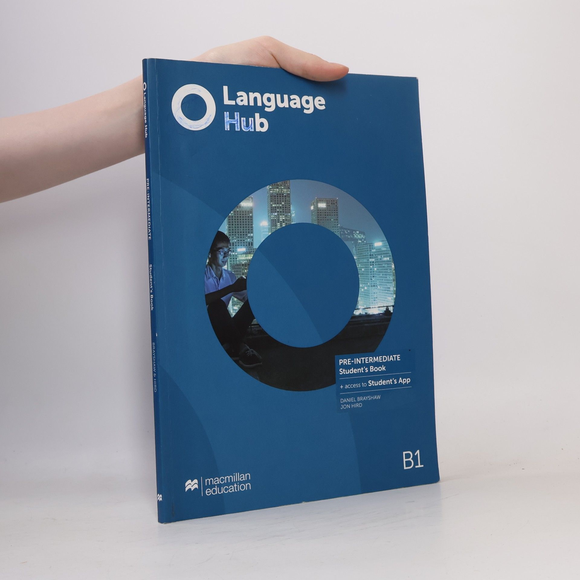 Language Hub Pre-inter. B1 SB + kod Student's App