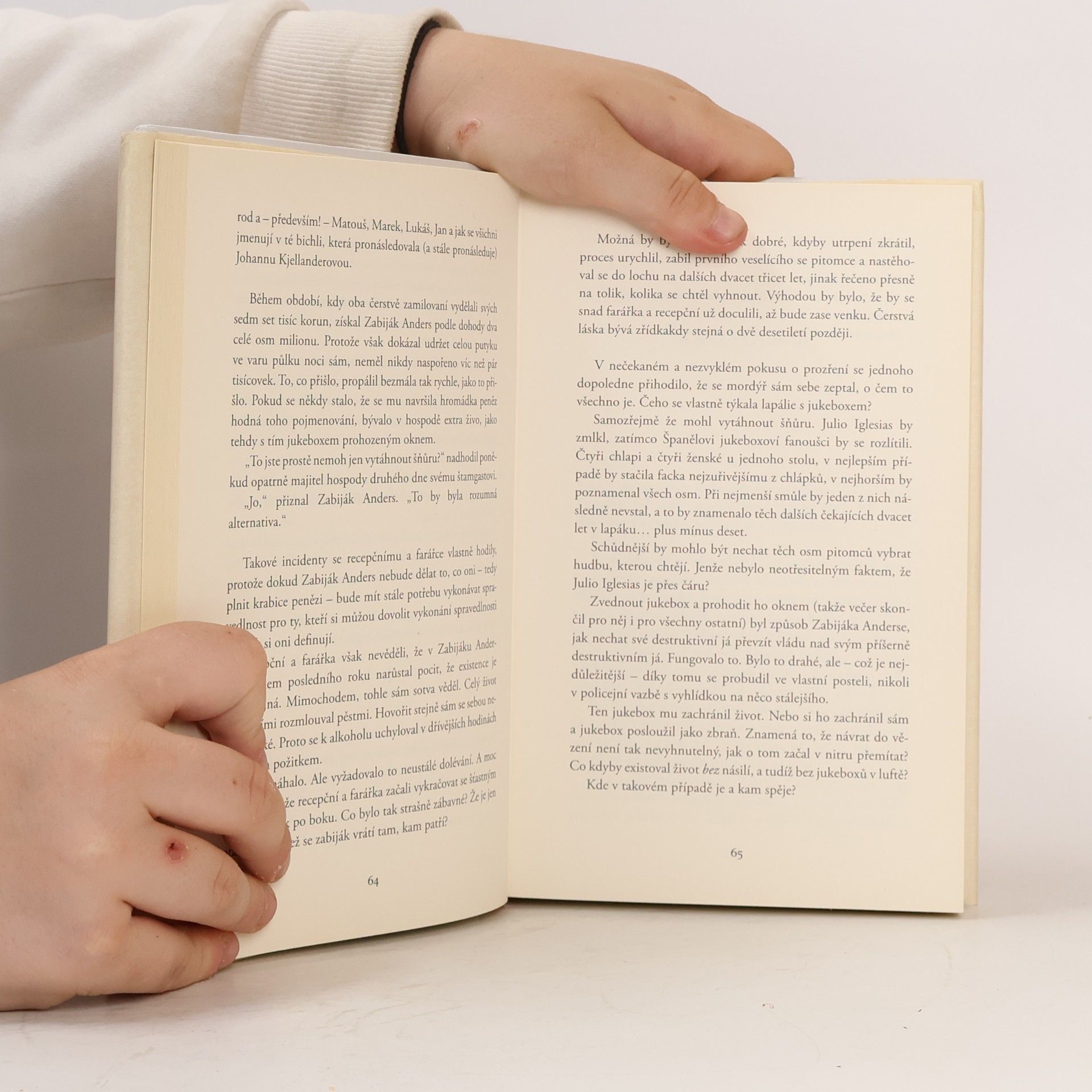 Jonas Jonasson Zabiják Anders a jeho přátelé (a sem tam nepřítel)
