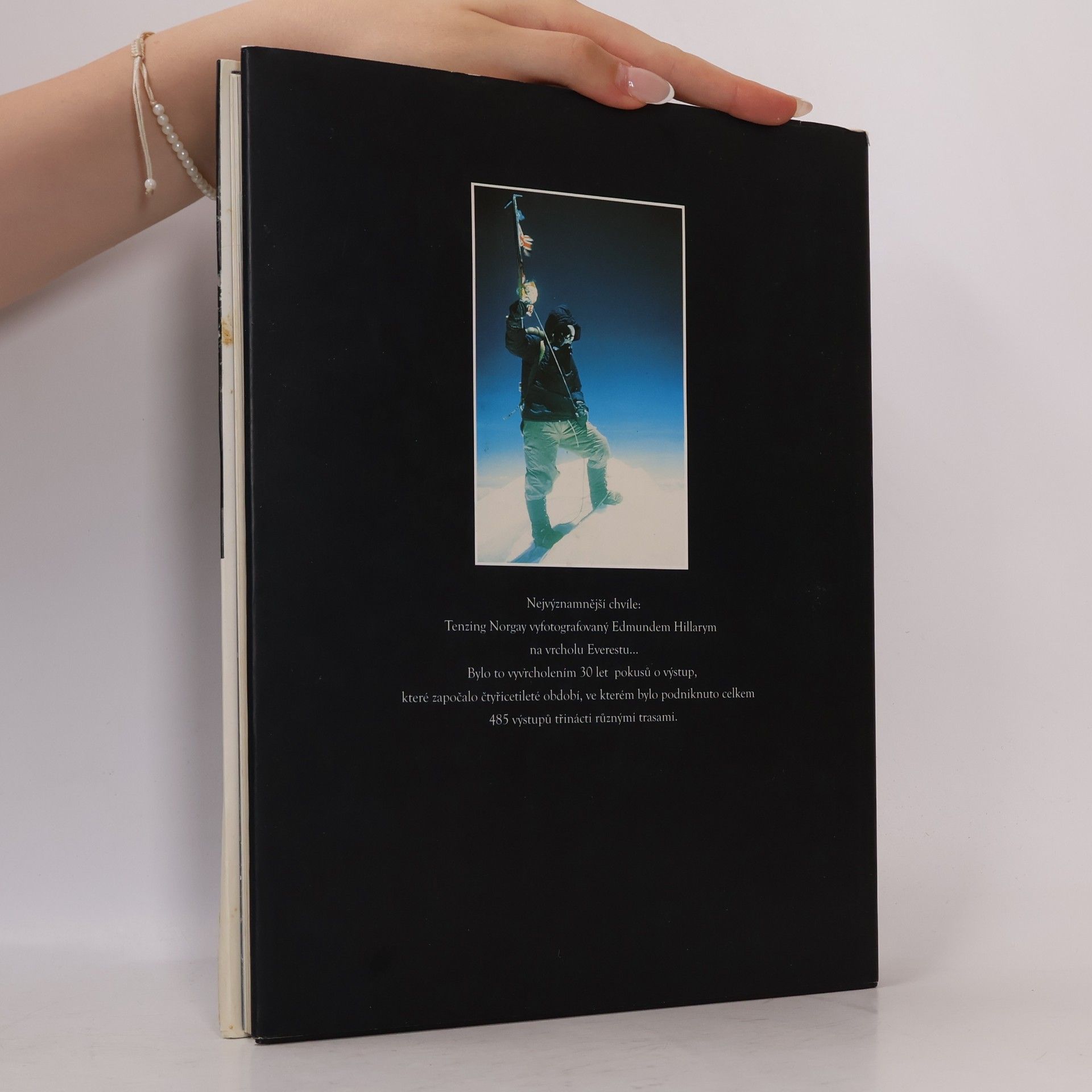 Edmund Hillary Everest. Nejlepší články a fotografie z období sedmdesáti let lidského snažení