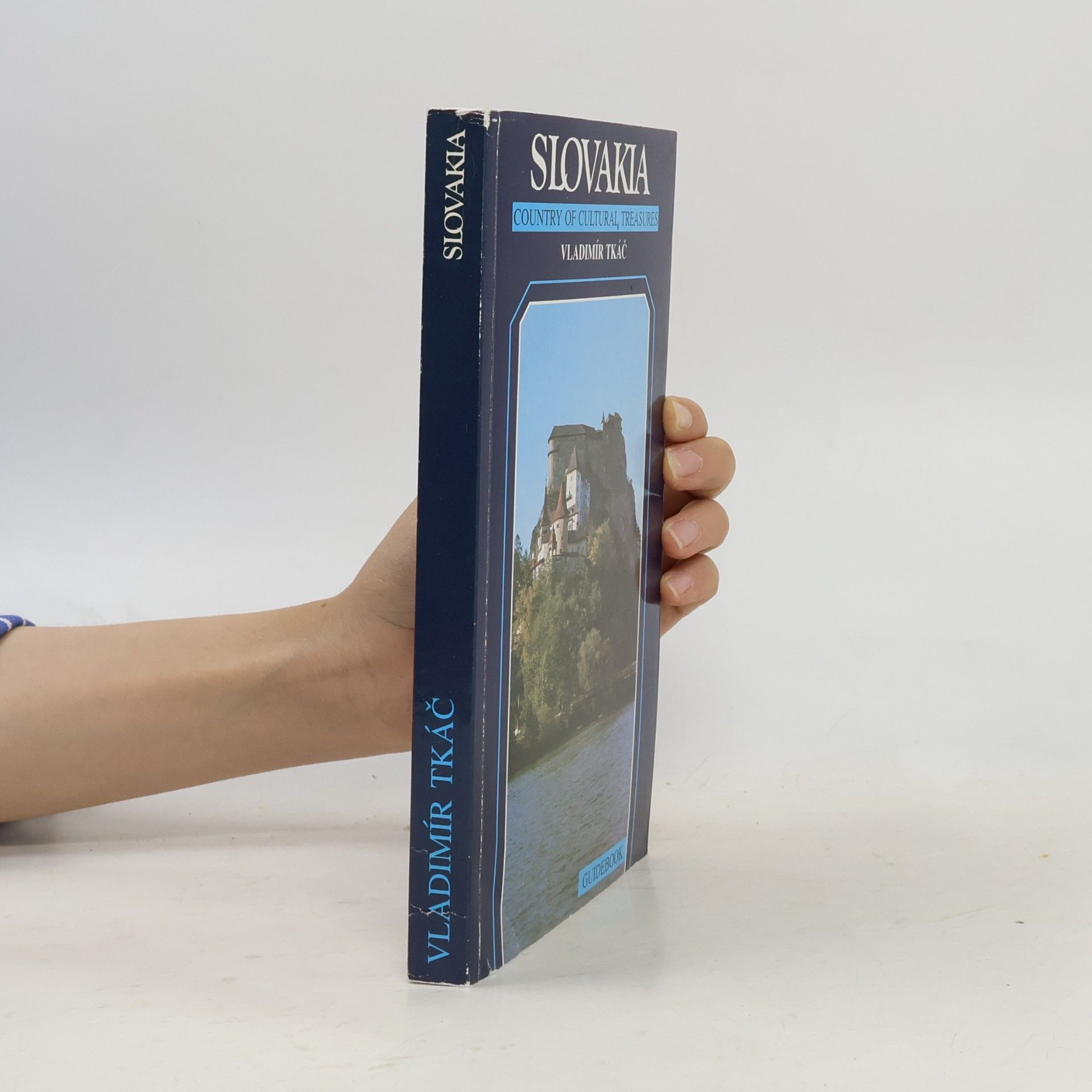 Slovakia, Country of Cultural Treasures : guidebook
