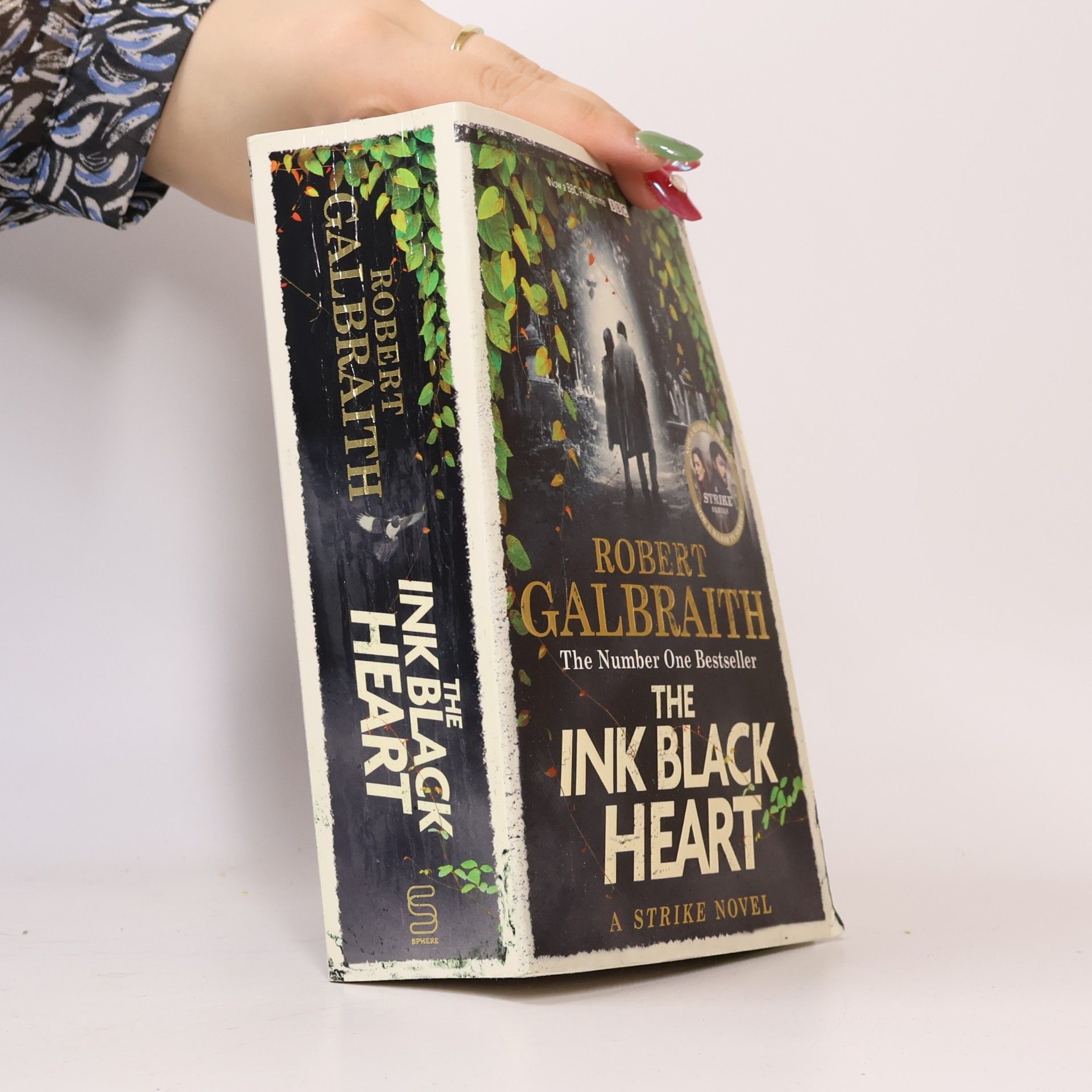 Joanne K. Rowlingová The Ink Black Heart : A Strike Novel