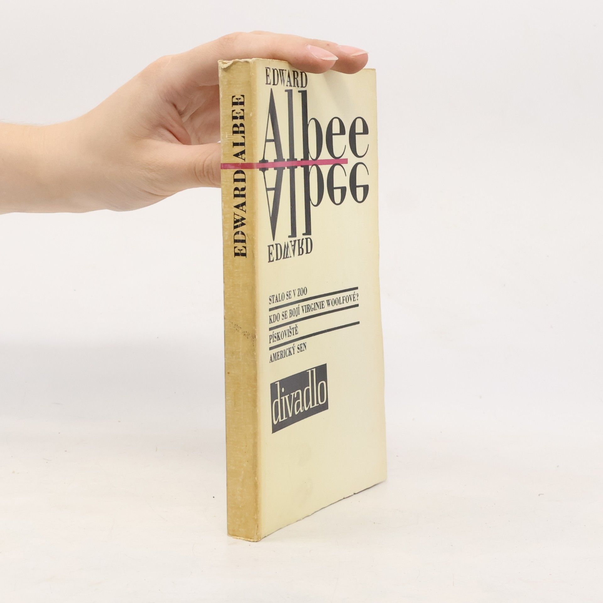 Edward Albee Hry: Stalo se v zoo. Kdo se bojí Virginie Woolfové? Pískoviště. Americký sen