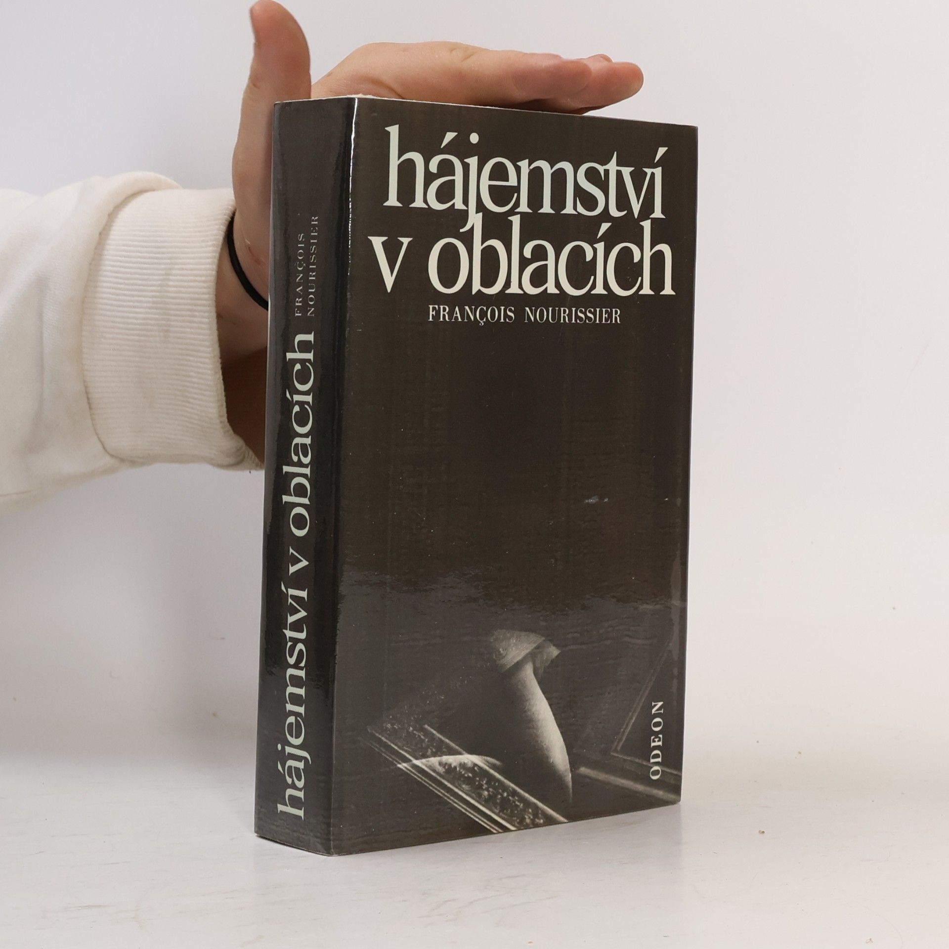François Nourissier Hájemství v oblacích