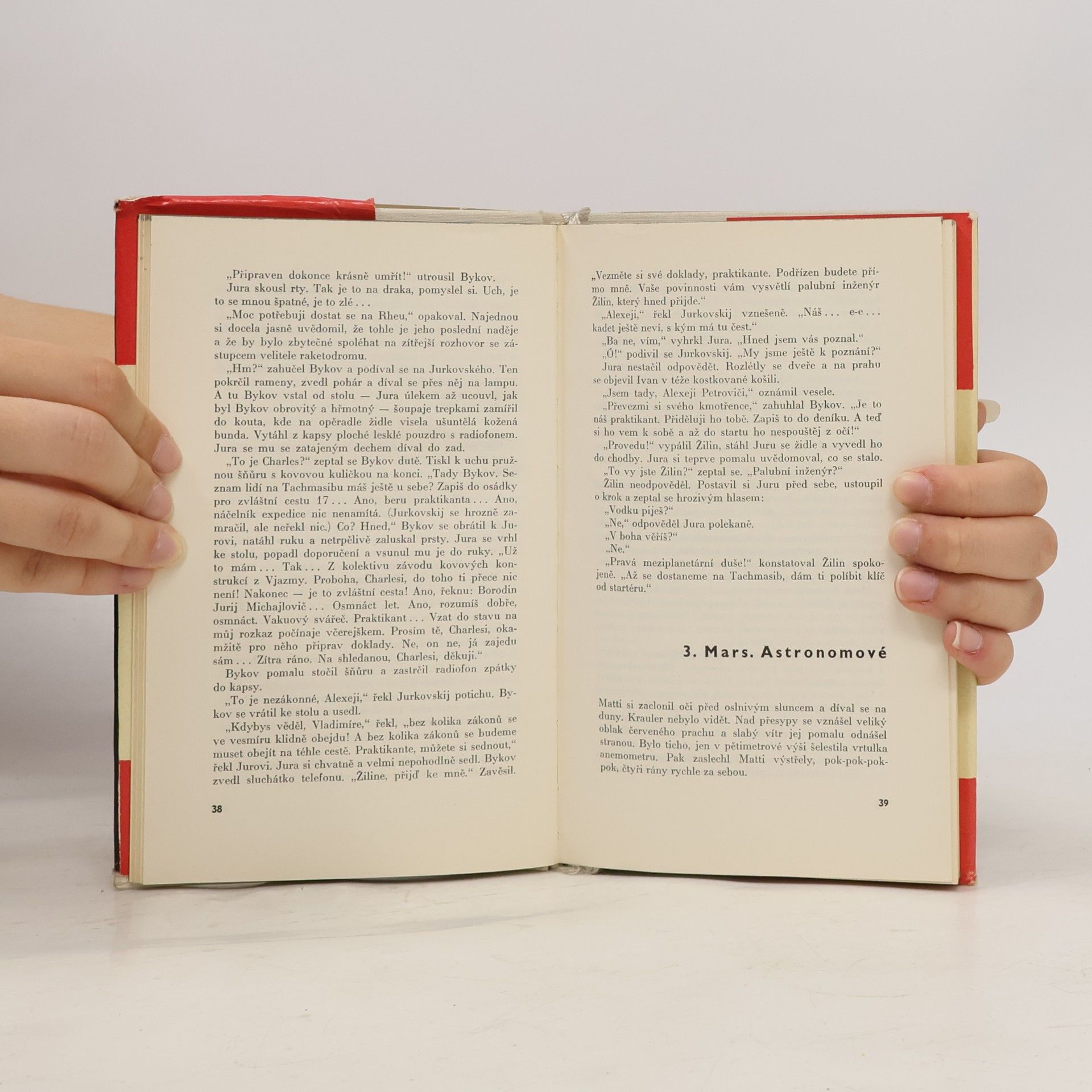 Arkady Strugatsky Tachmasib letí k Saturnu
