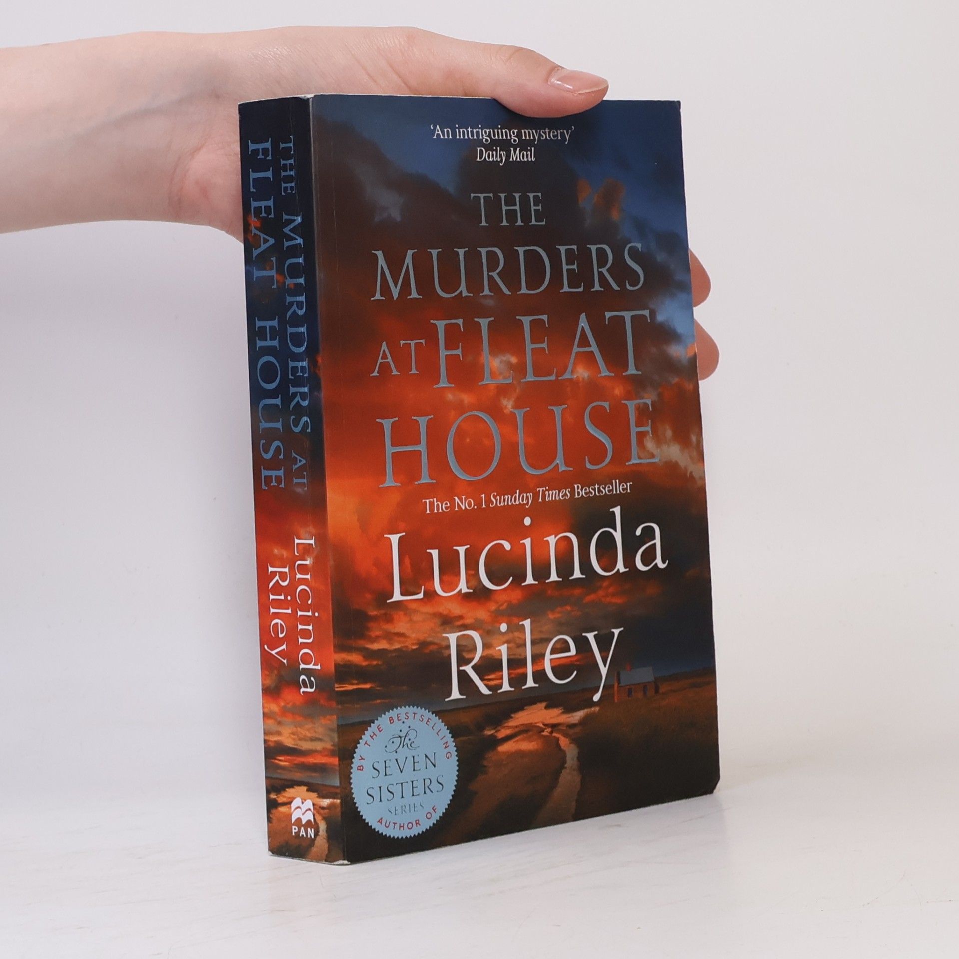 Lucinda Riley The Murders at Fleat House