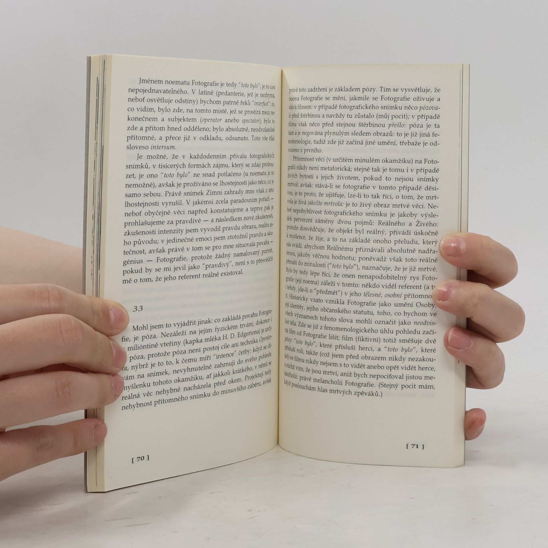 Roland Barthes Světlá komora. Vysvětlivka k fotografii