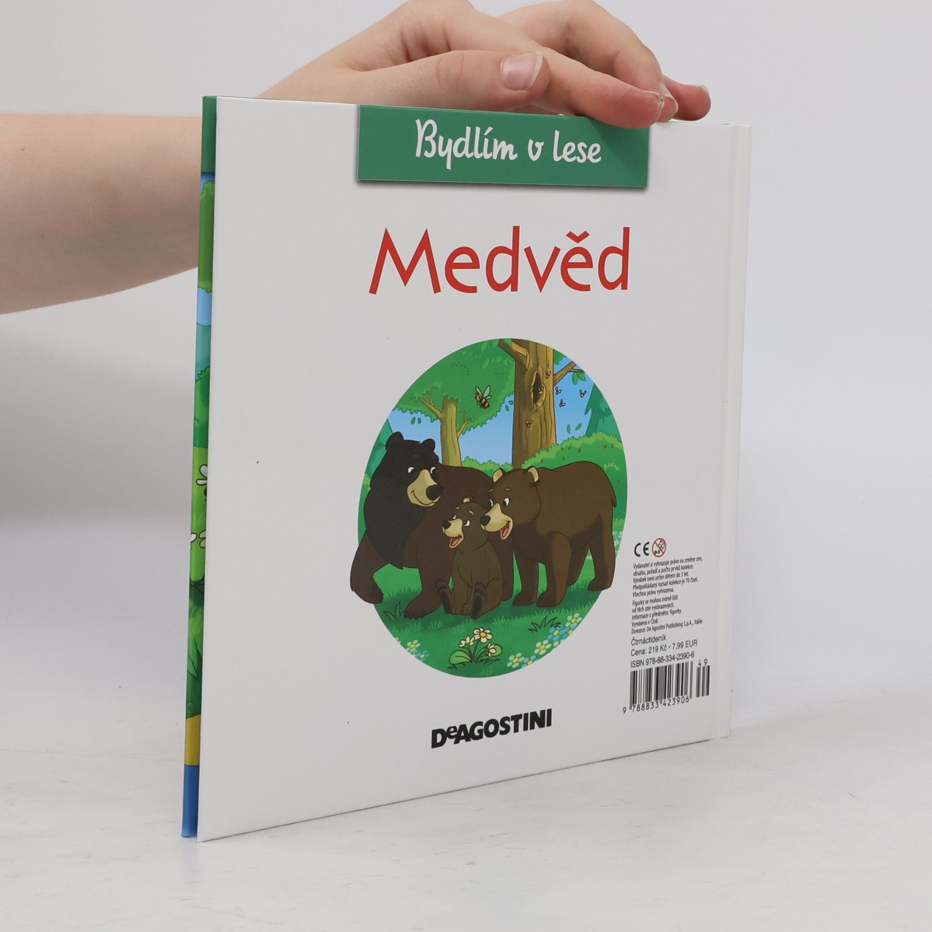 Various authors Bydlím v lese 61. Medvěd