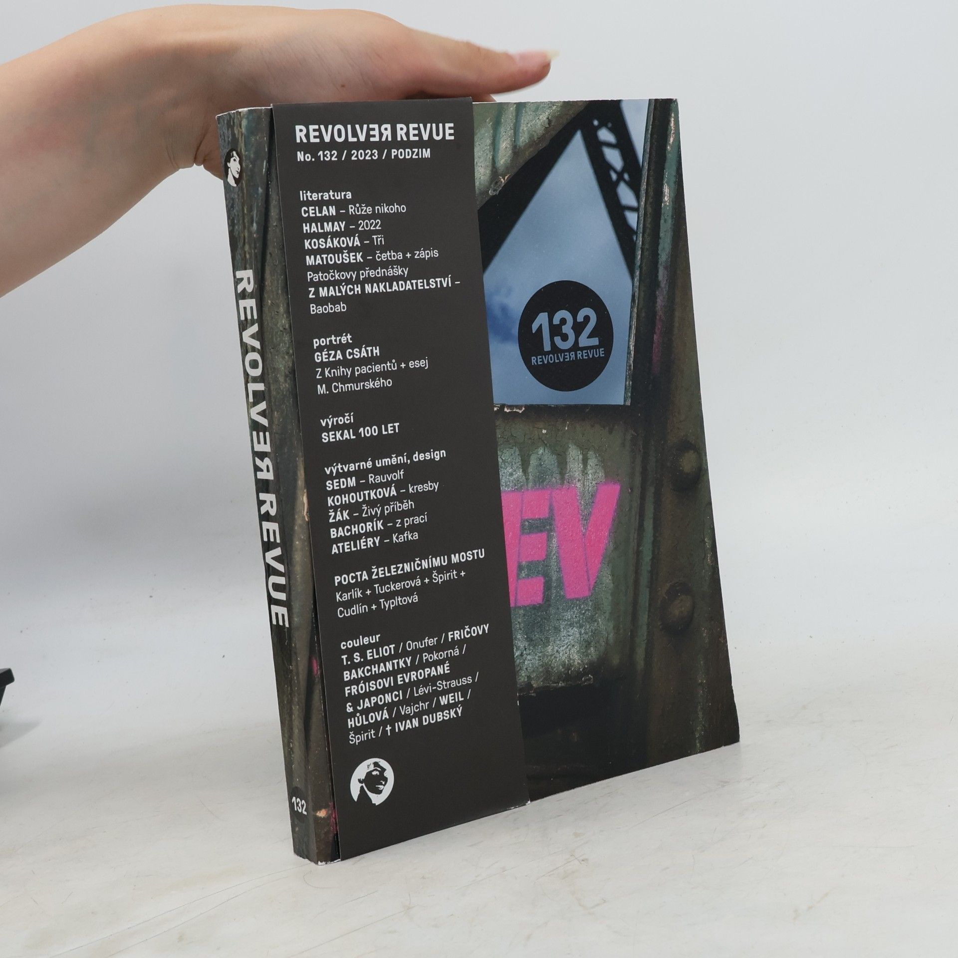 Kolektiv autorů Revolver Revue 132
