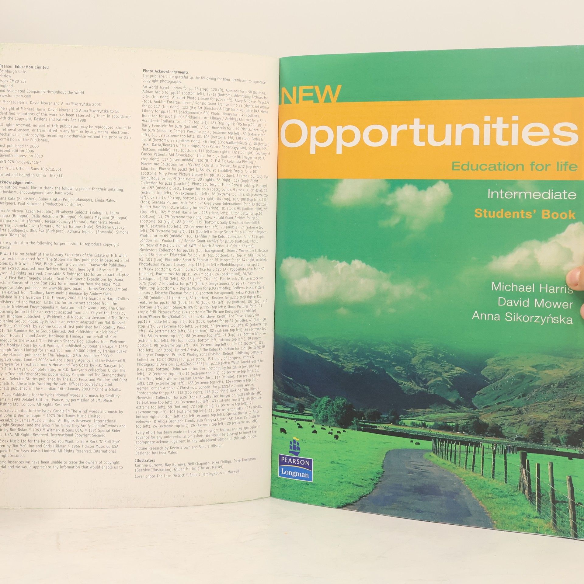 Kolektiv autorů New Opportunities. Intermediate. Student's Book with Mini-Dictionary