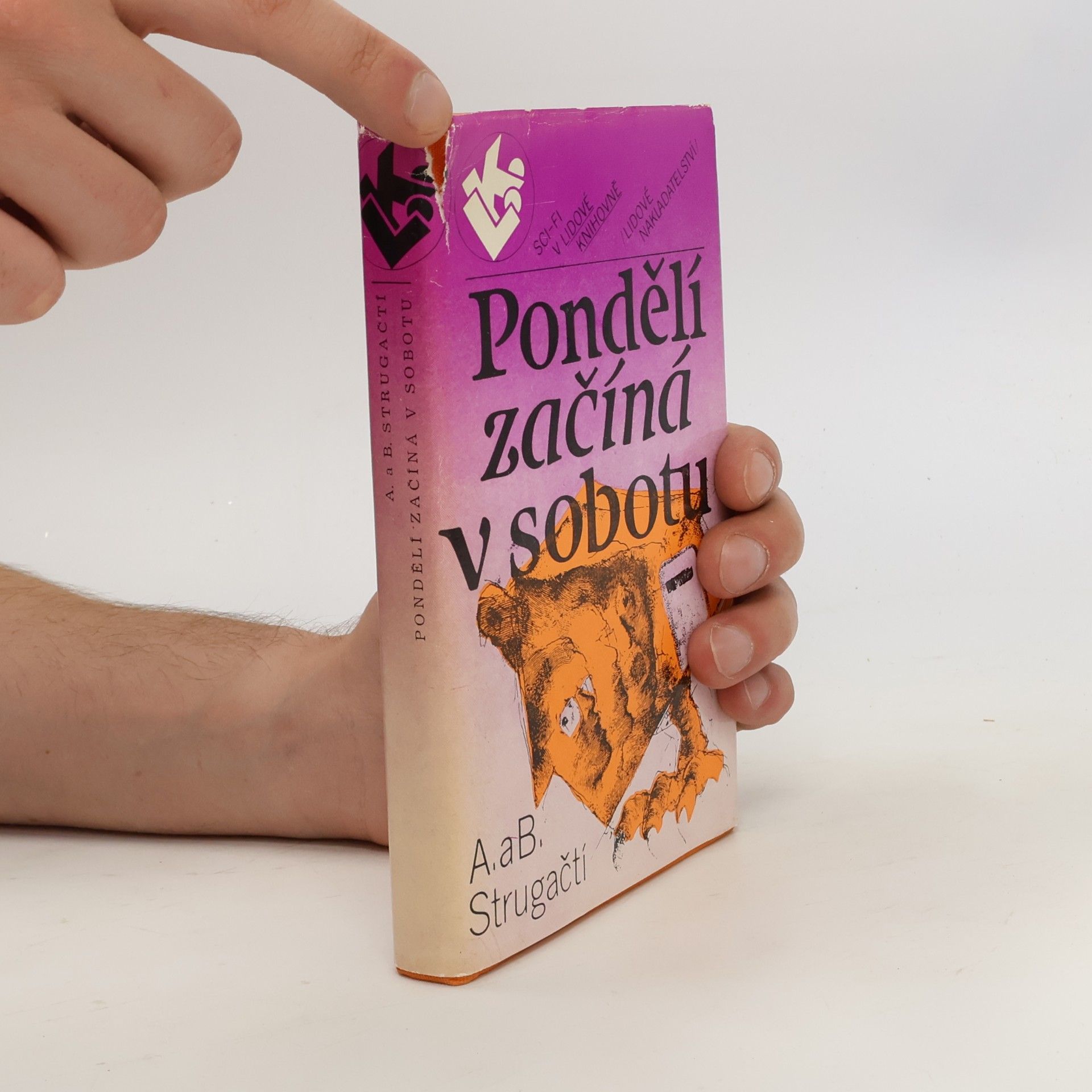 Arkadij Natanovič Strugackij Pondělí začíná v sobotu
