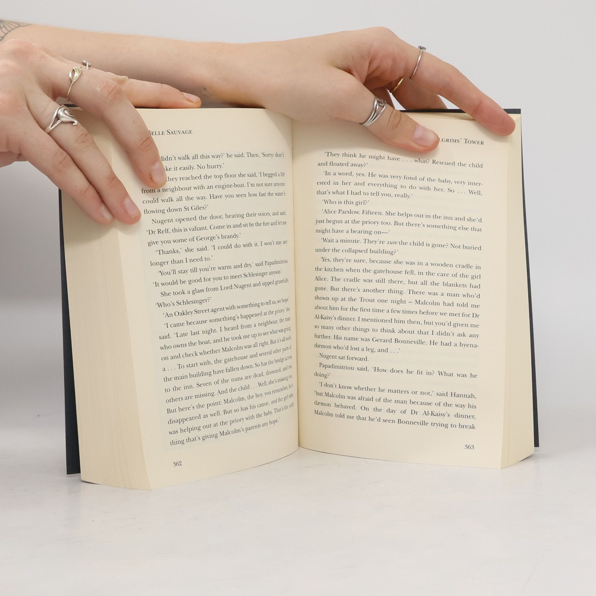 Philip Pullman The Book of Dust: Volume one, La belle sauvage