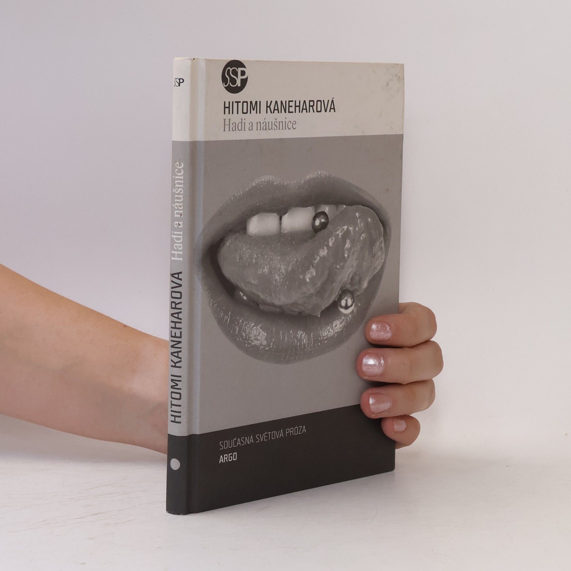 Hitomi Kanehara Hadi a náušnice