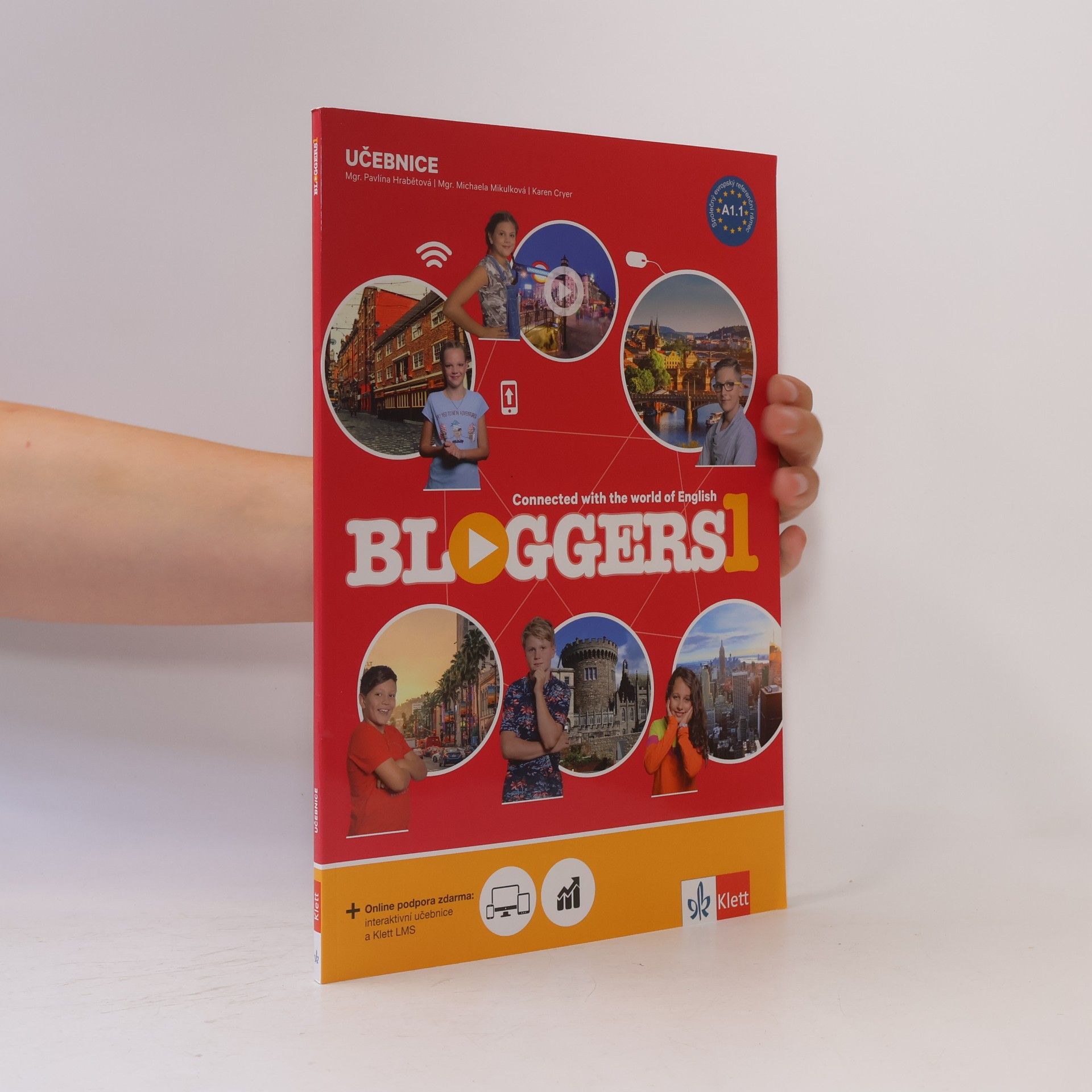 Kolektiv autorů Bloggers 1. Connected with the World of English