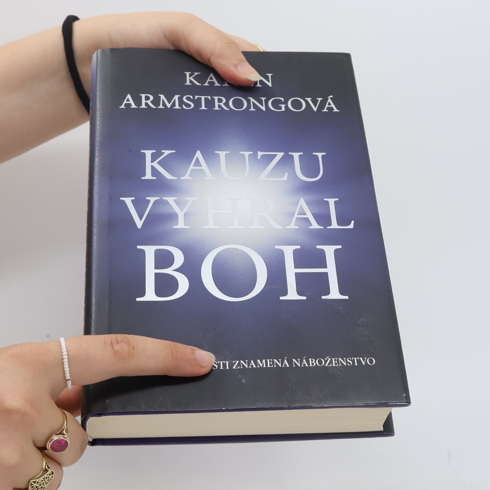 Karen Armstrong Kauzu vyhral Boh