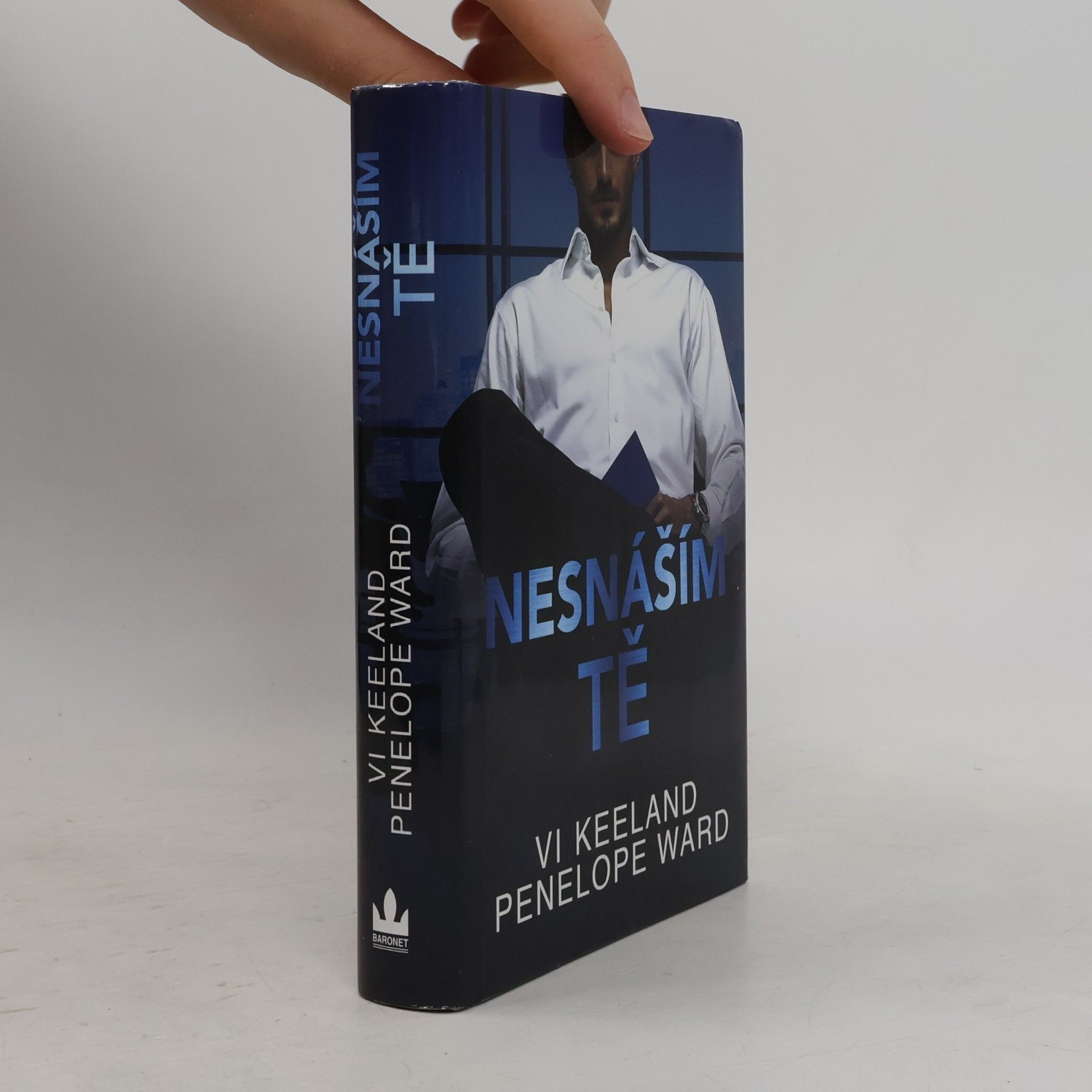 Vi Keeland Nesnáším tě