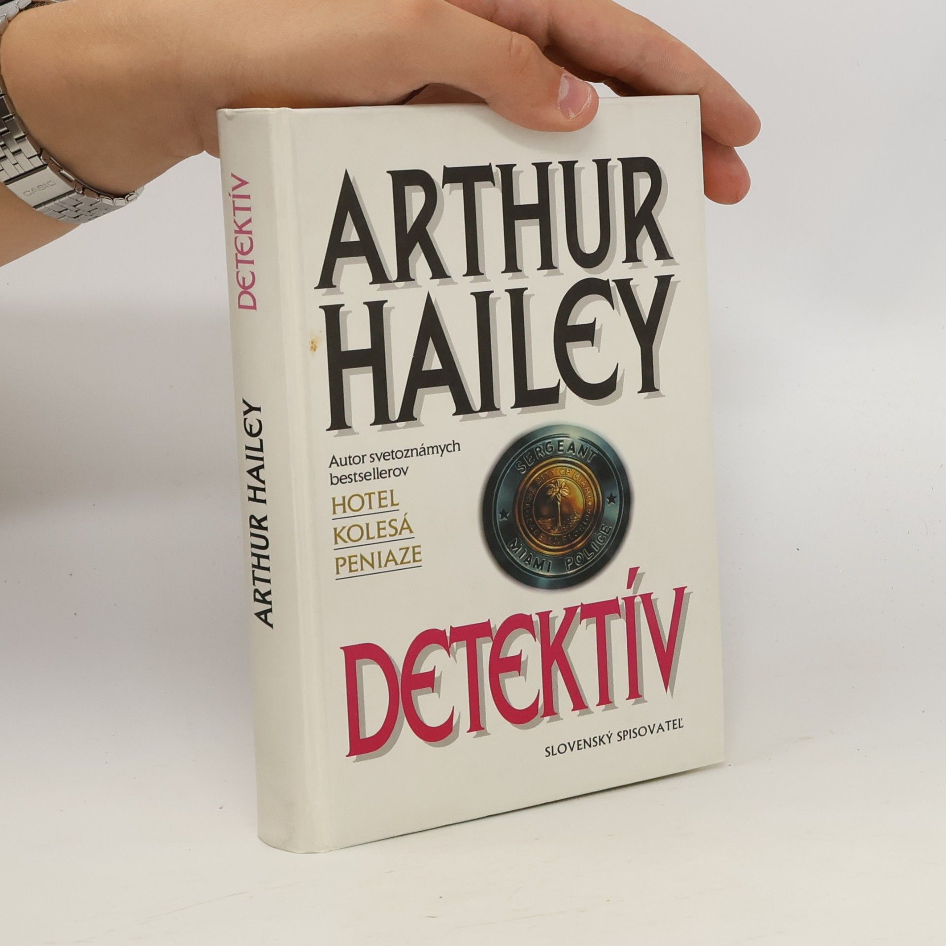 Arthur Hailey Detektív