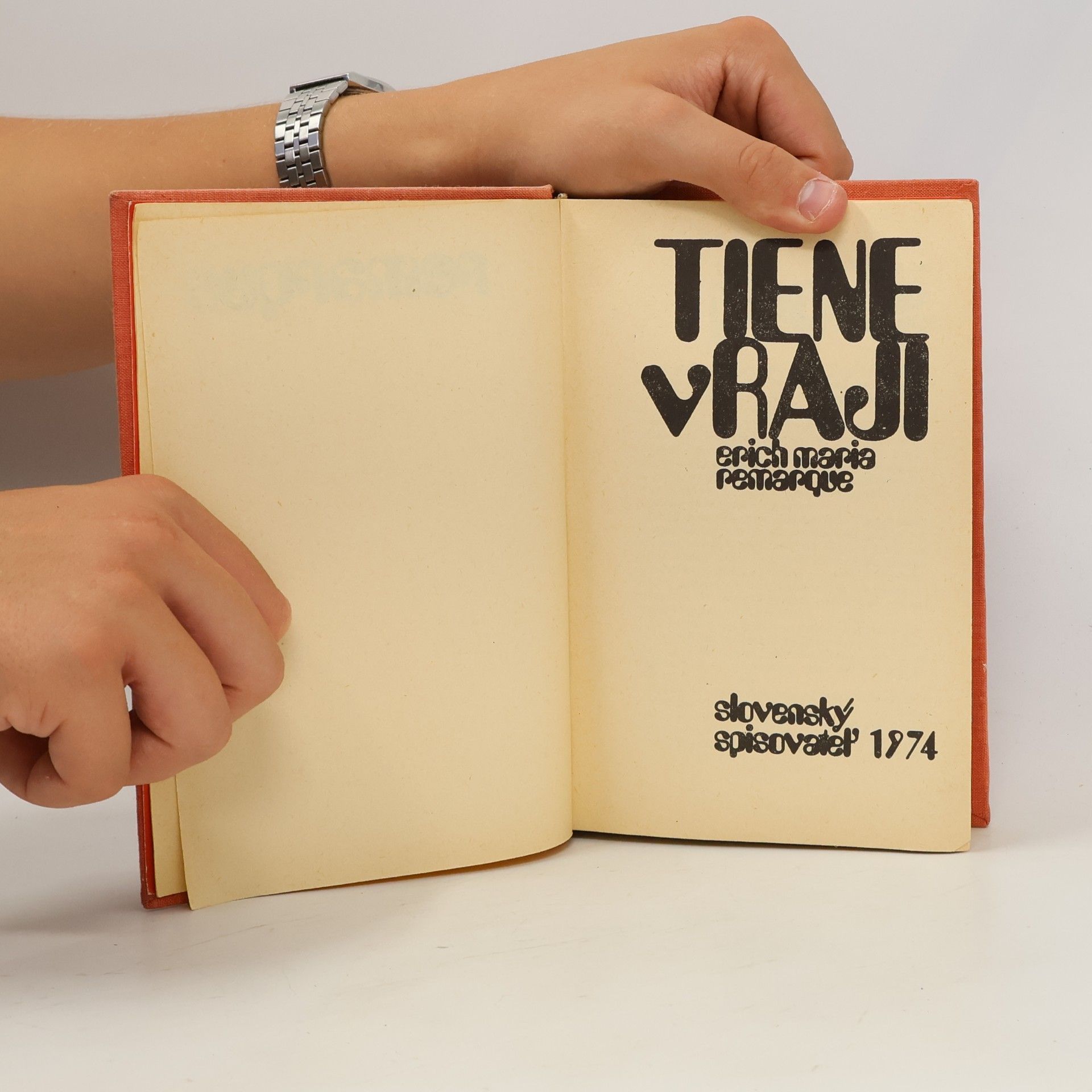 Erich Maria Remarque Tiene v raji