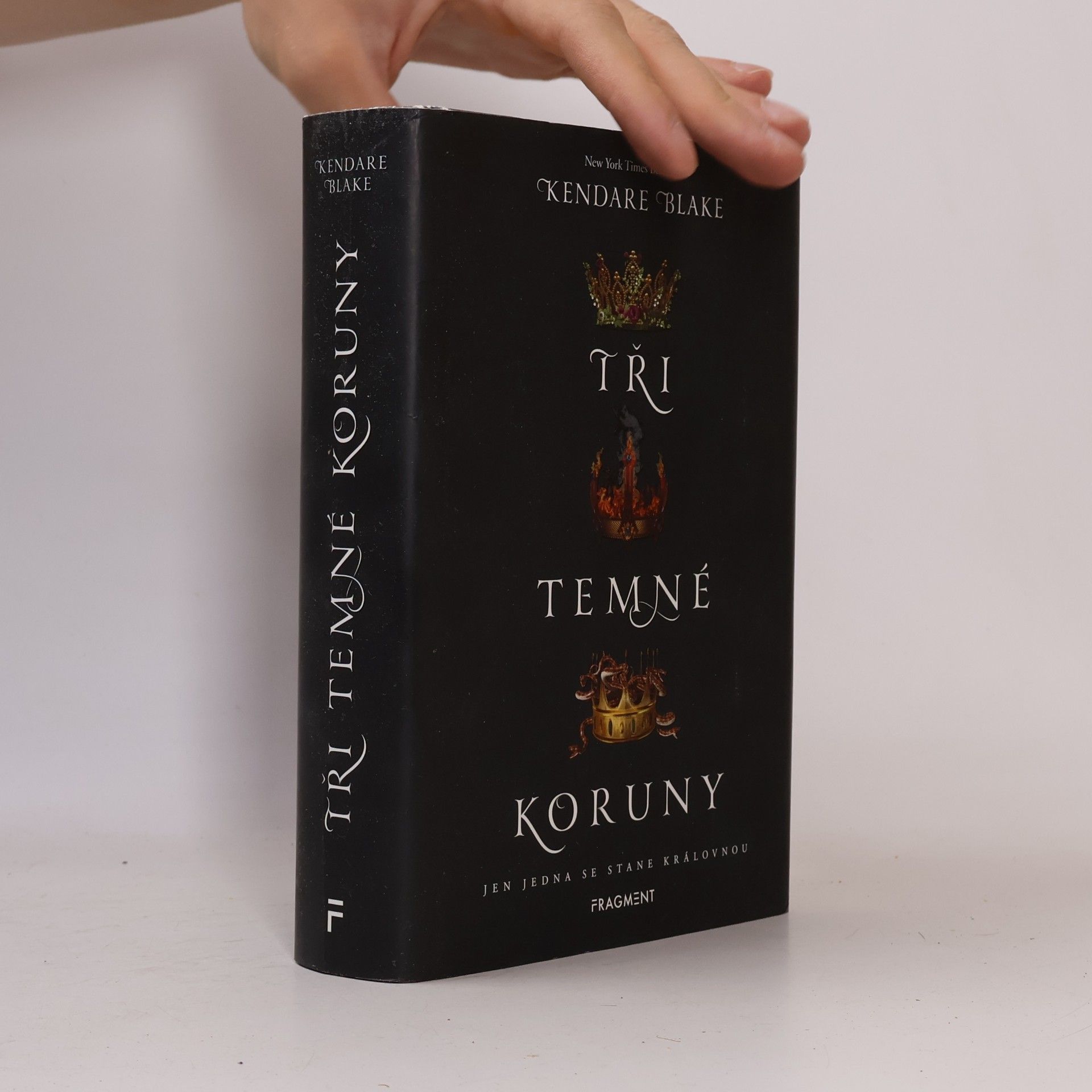 Kendare Blake Tři temné koruny