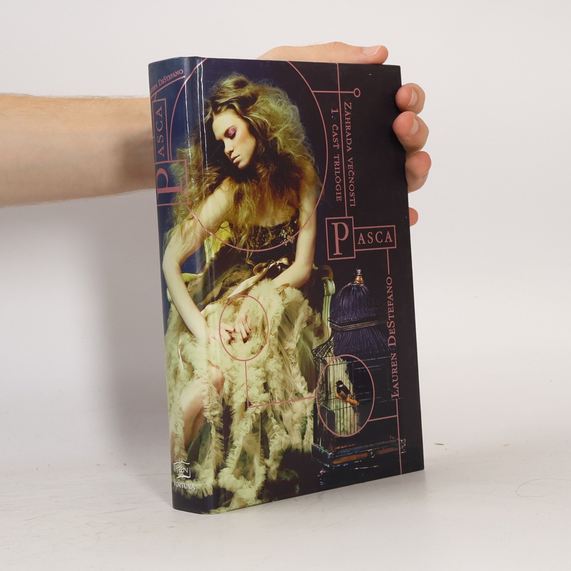 Lauren DeStefano Záhrada večnosti. Pasca