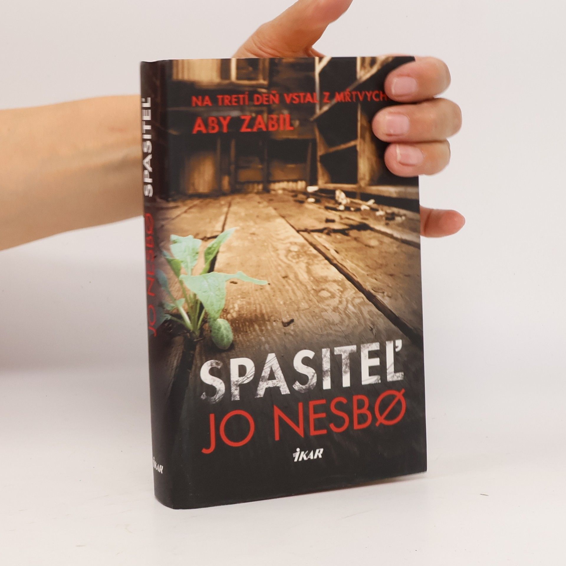 Jo Nesbø Spasitel'