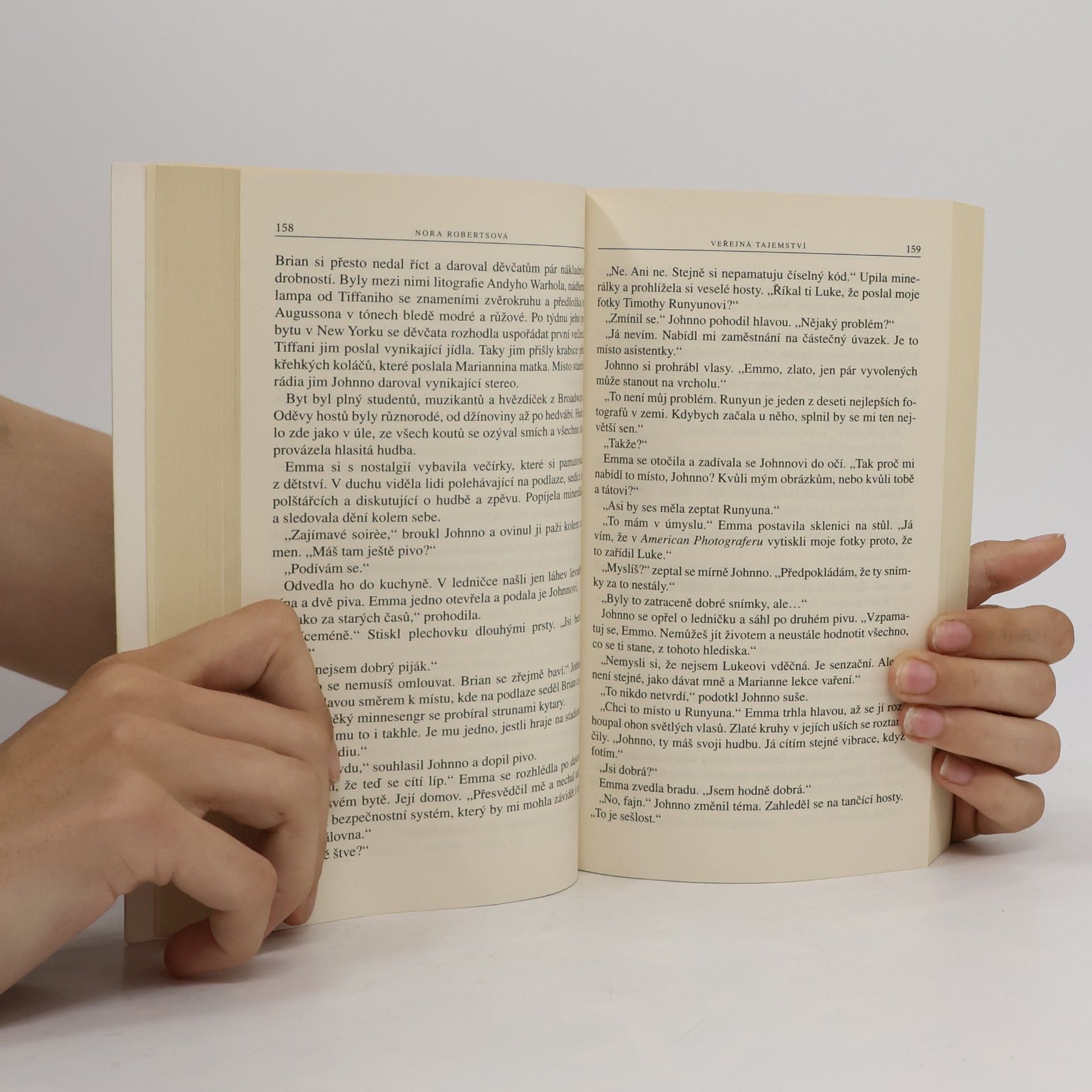 Nora Roberts Veřejná tajemství