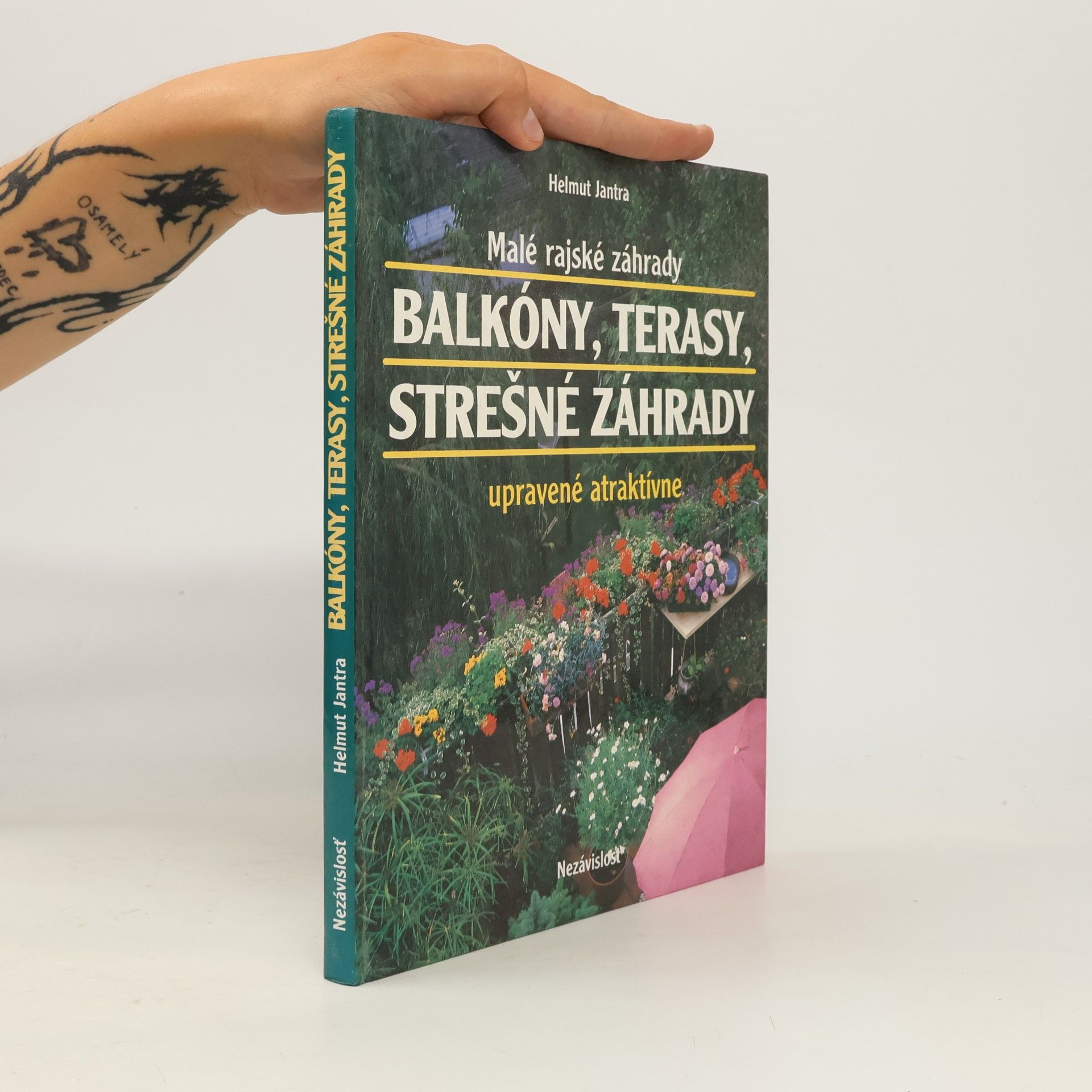 Balkóny,terasy,strešné záhrady.Malé rajské záhrady upravené atraktívne