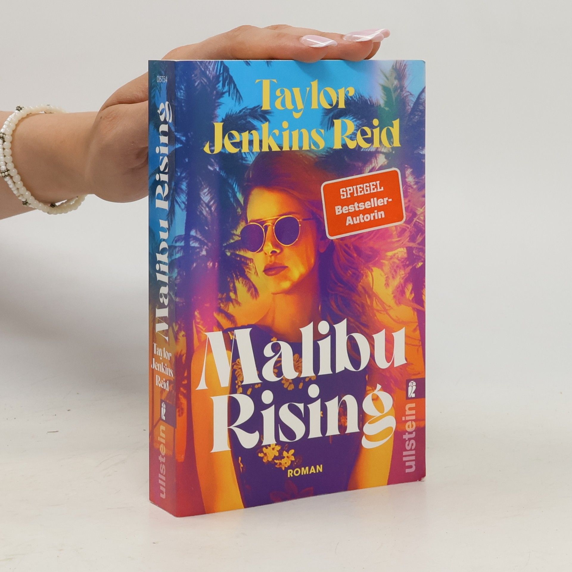 Taylor Jenkins Reid Malibu Rising