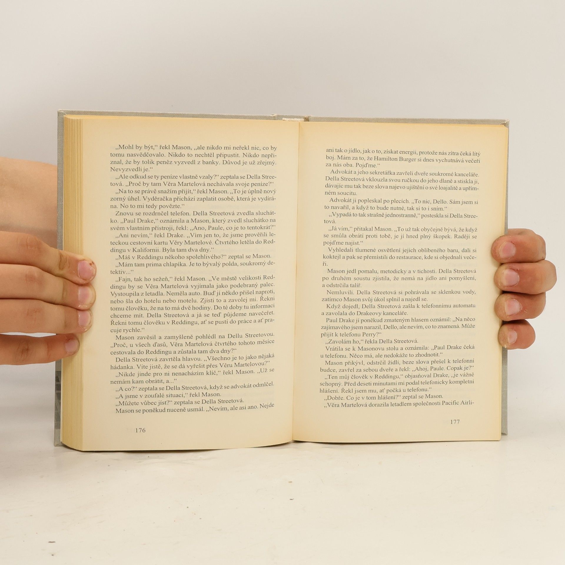 Erle Stanley Gardner Případ svorných sester / Případ záhadné zpronevěry
