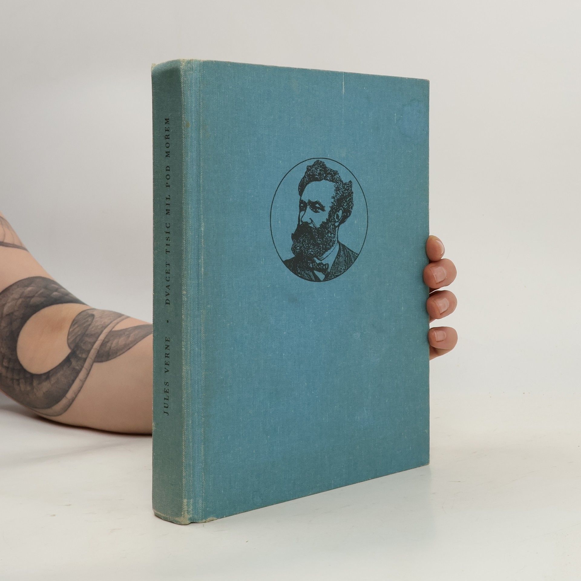Jules Verne Dvacet tisíc mil pod mořem