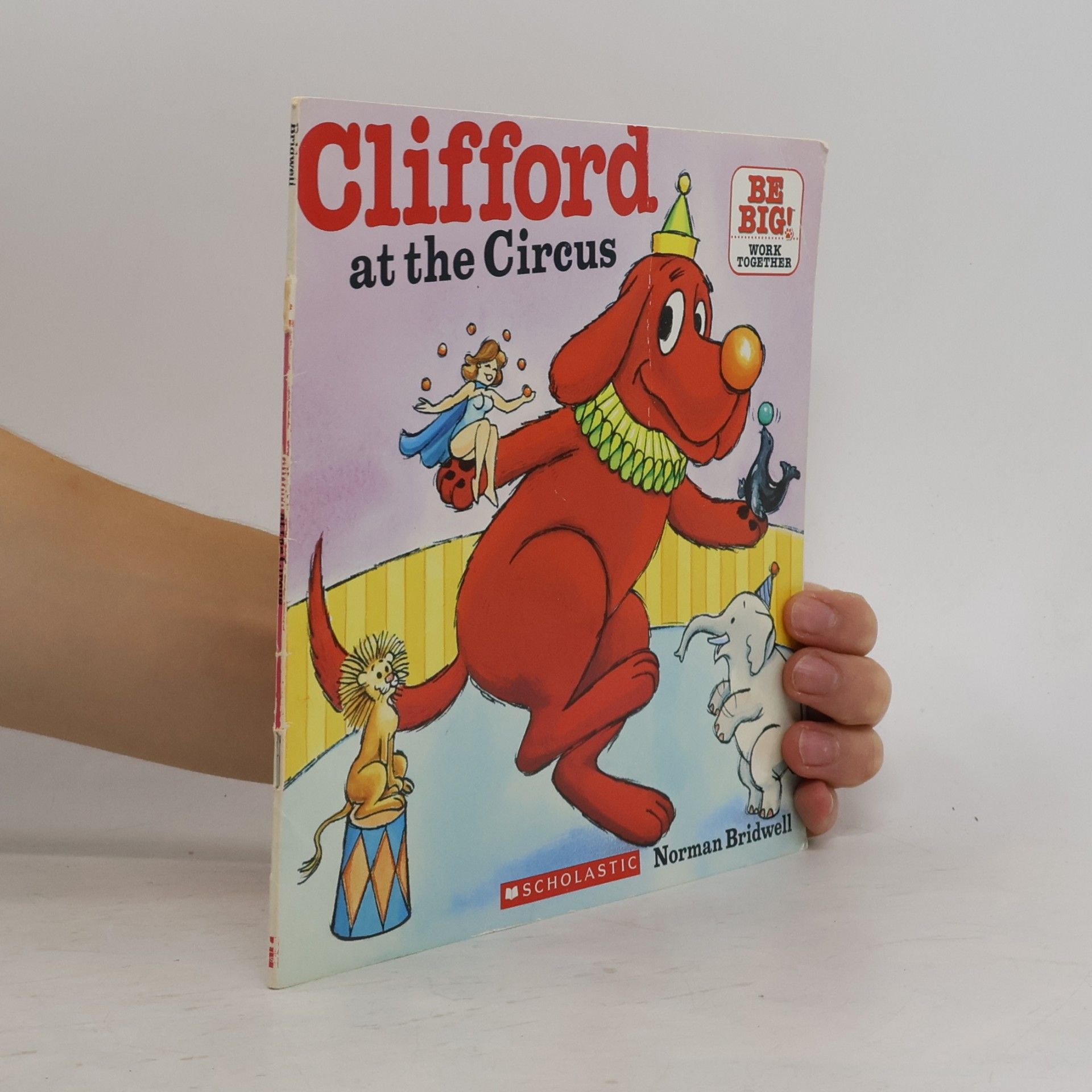 Clifford the Big Red Dog: Clifford at the Circus