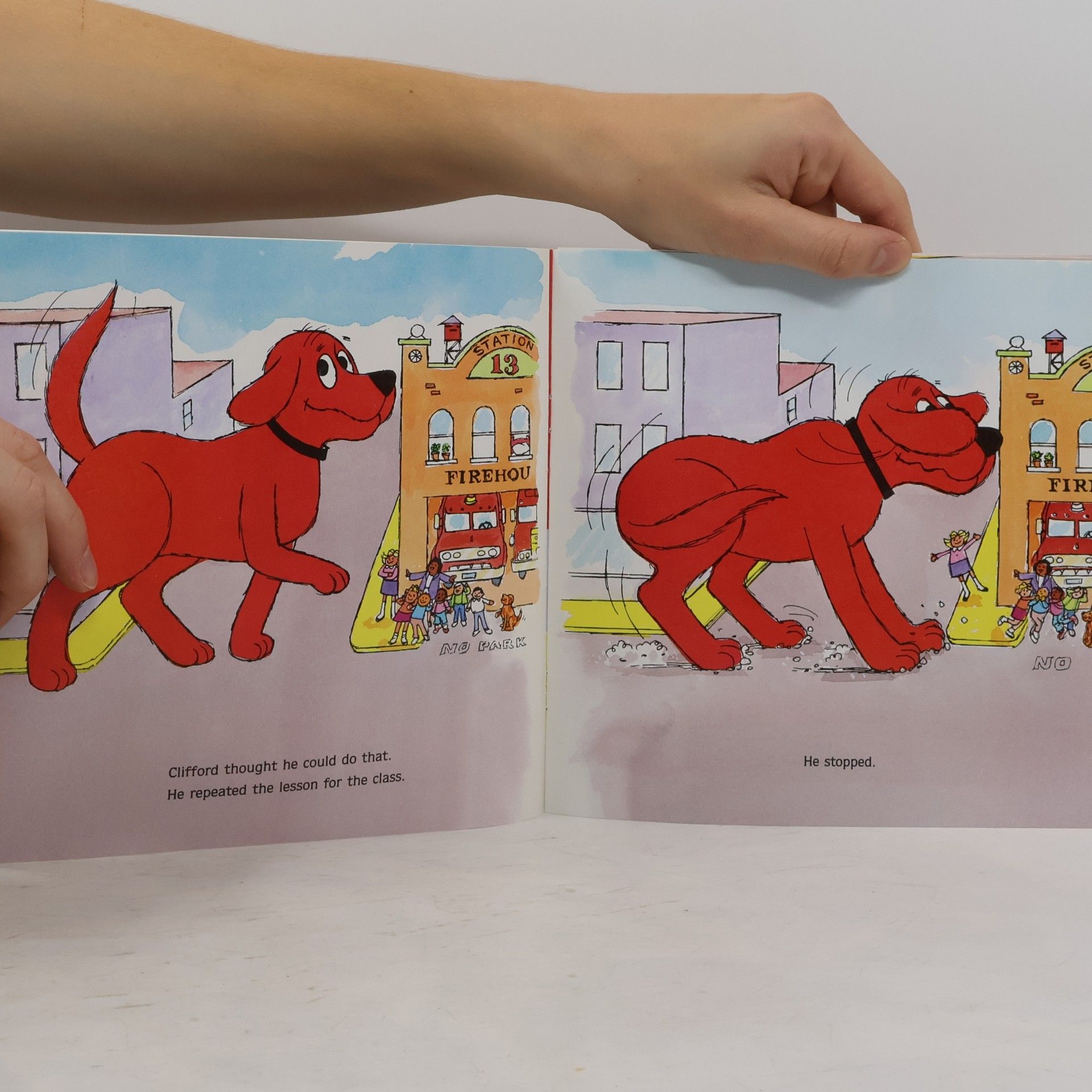 Norman Bridwell Clifford the Firehouse Dog (Classic Storybook)