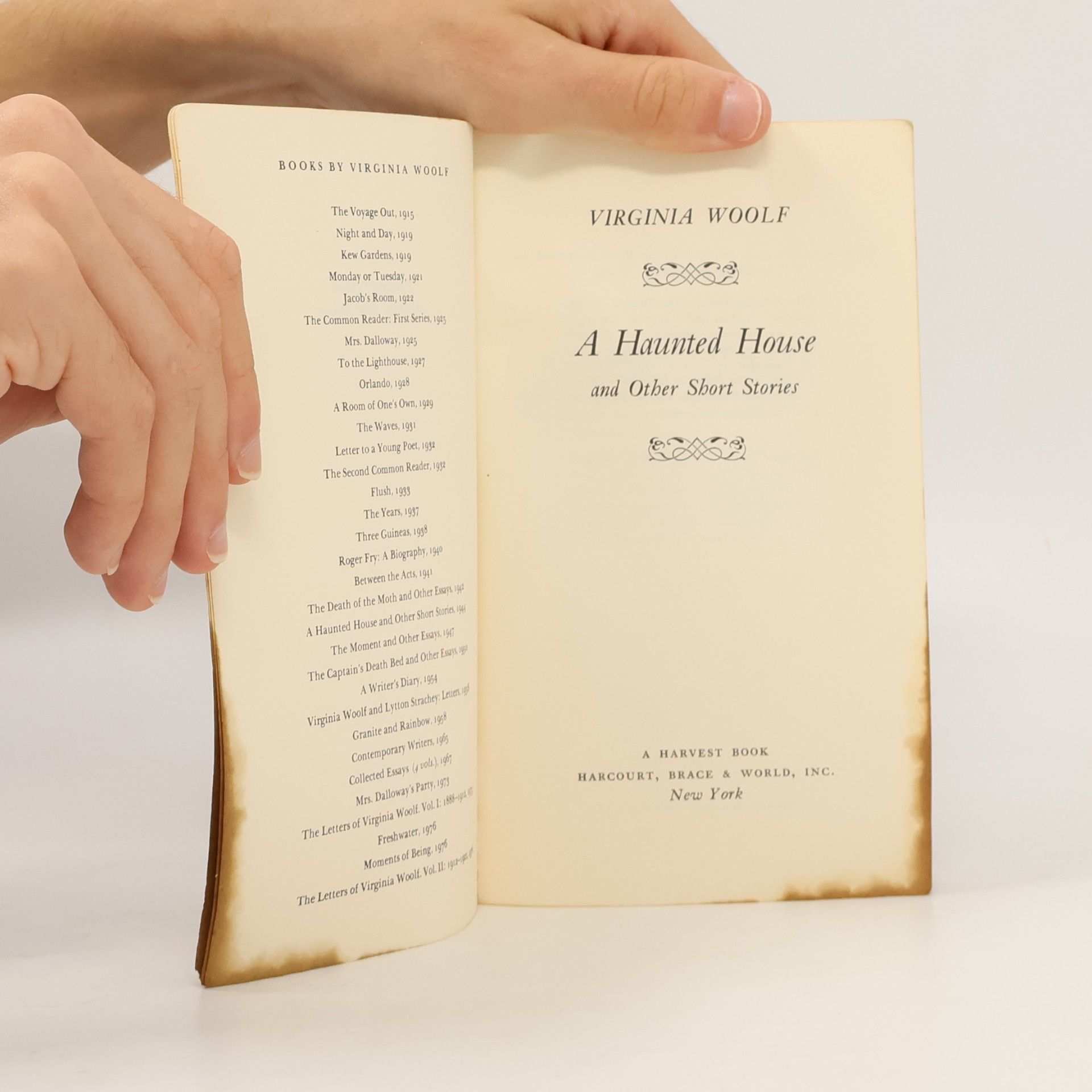 Virginia Woolf A Haunted House