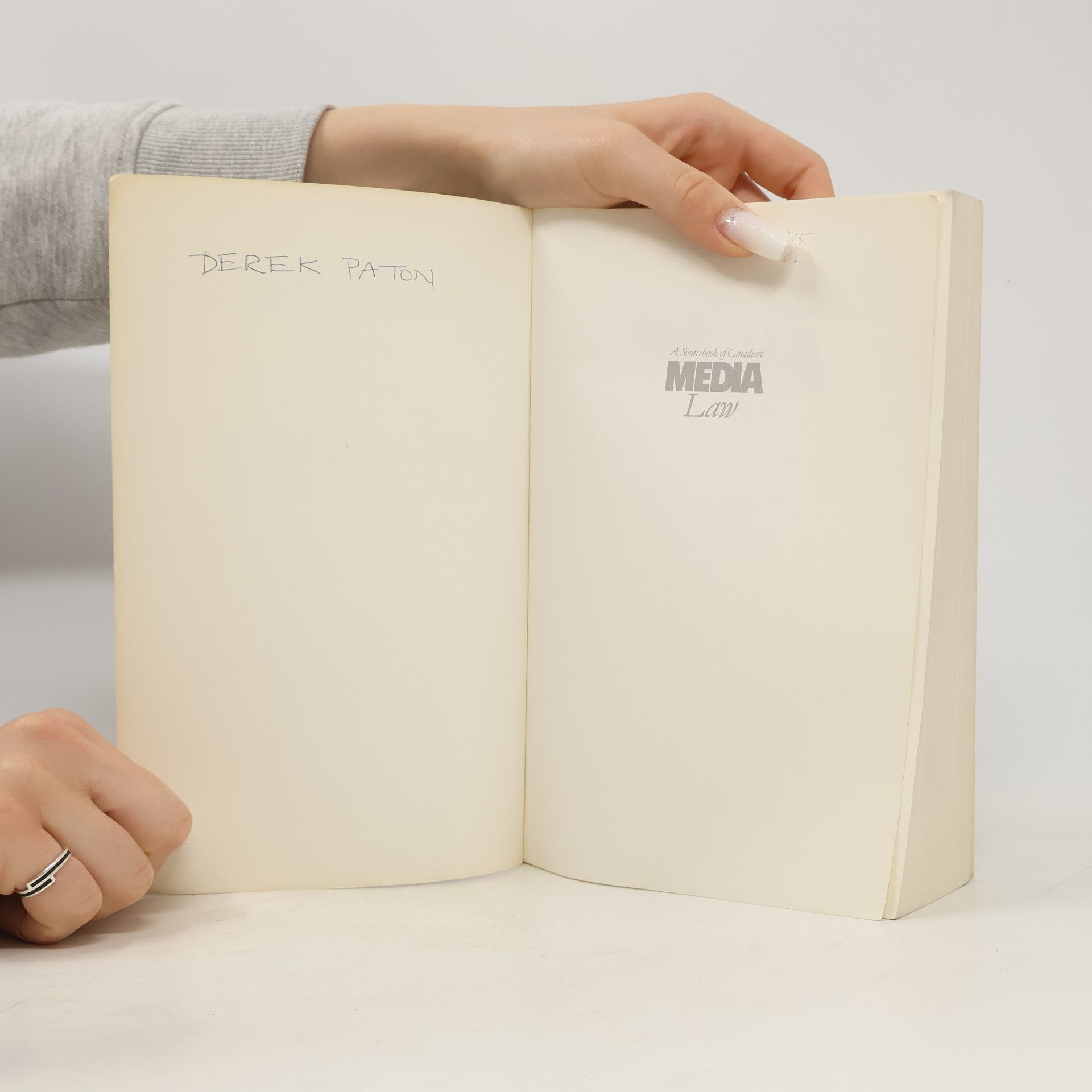 Роберт Мартин Carleton Library Series - 151: Sourcebook of Canadian Media Law