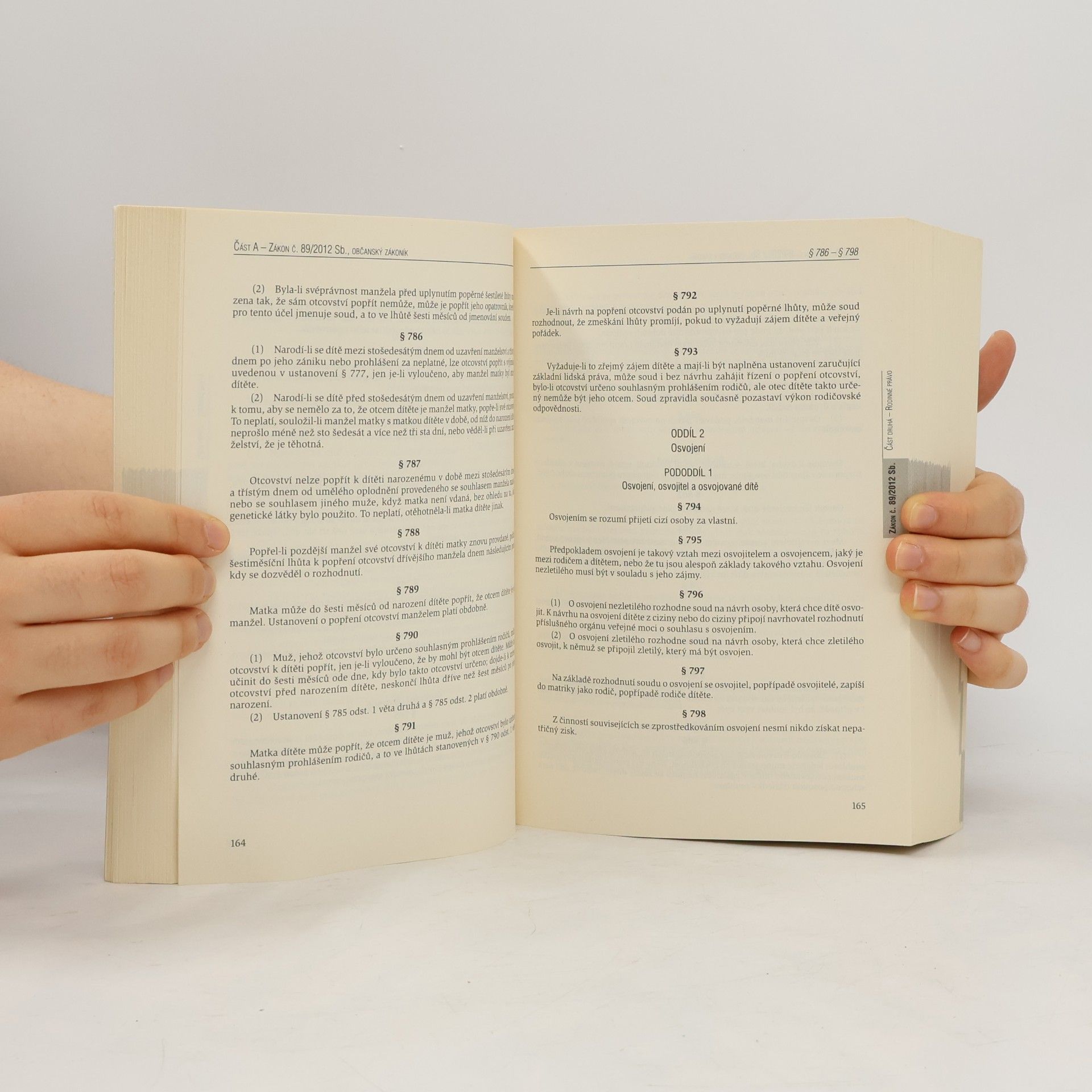 Various authors Občanský zákoník. Zákon o obchodních společnostech a družstvech (zákon o obchodních korporacích) ; Zákon o mezinárodním právu soukromém : a prováděcí a související zvláštní právní předpisy