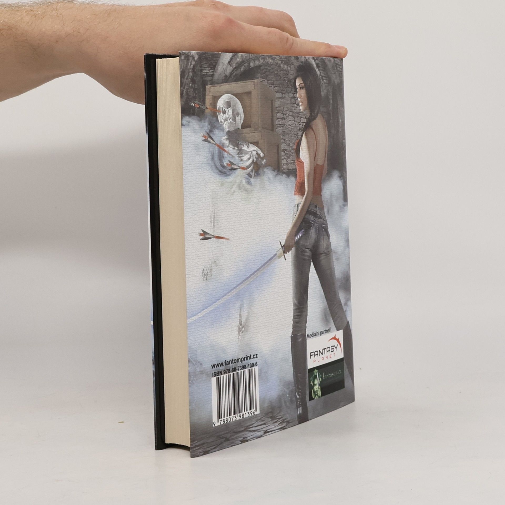 Ilona Andrews Magie spaluje