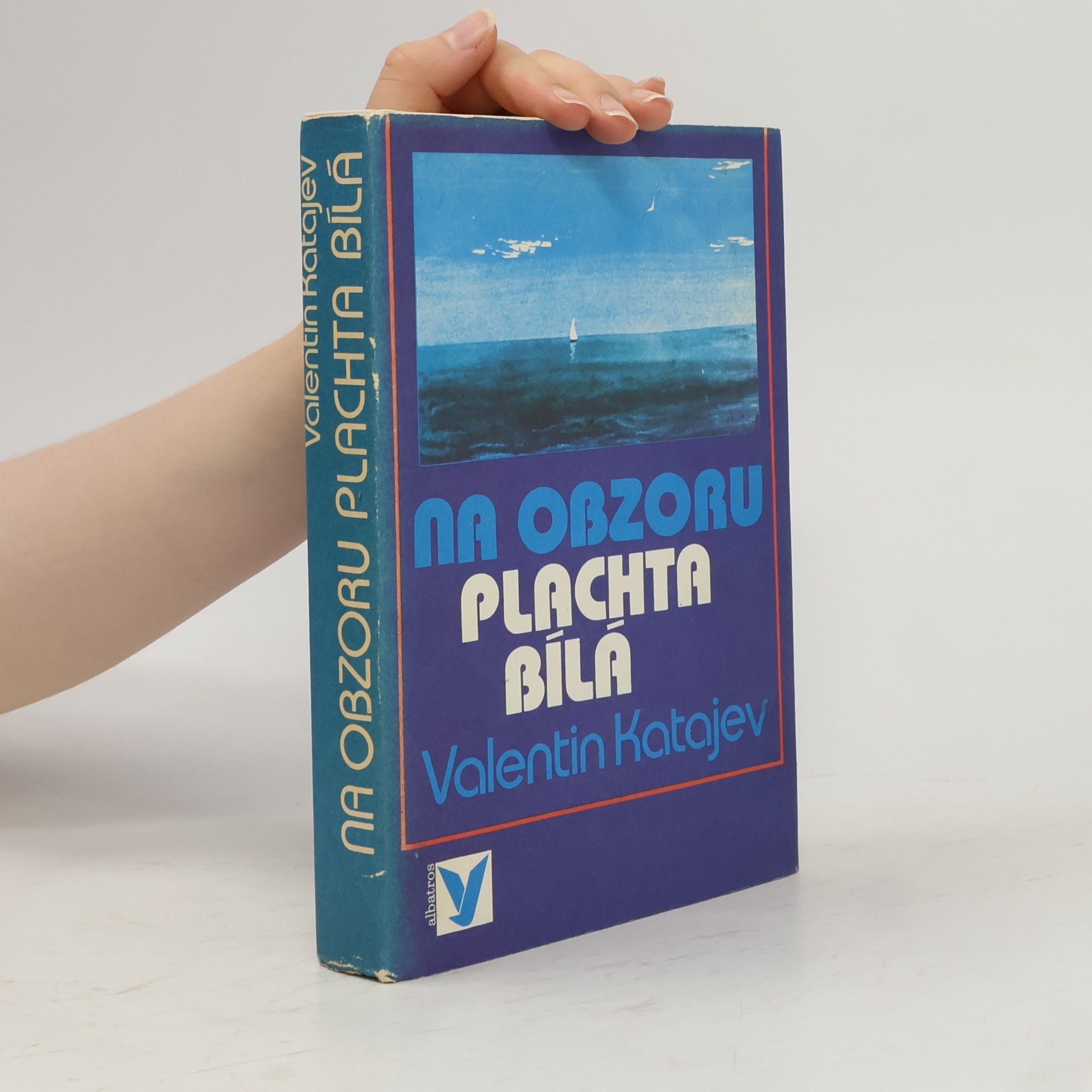 Valentin Petrovič Katajev Na obzoru plachta bílá