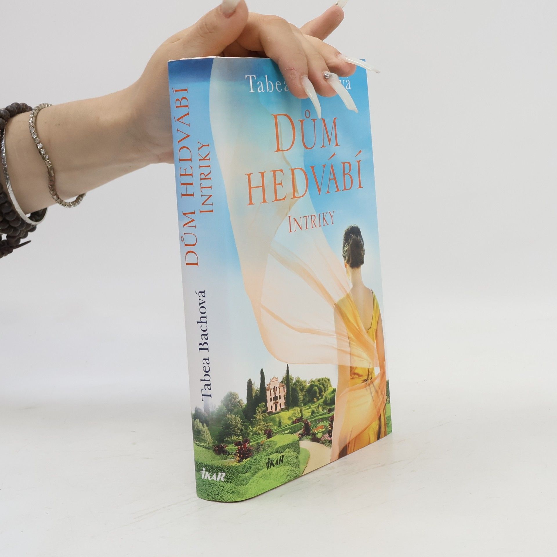 Tabea Bach Dům hedvábí : Intriky