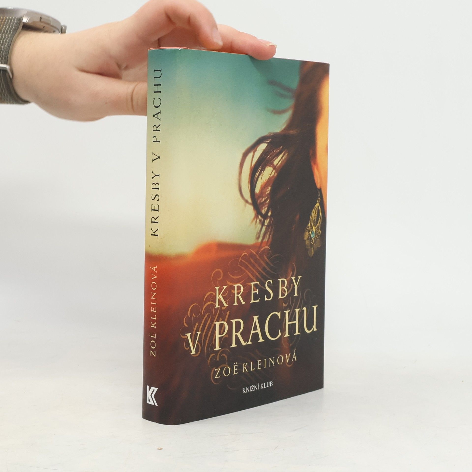 Zoë Klein Kresby v prachu