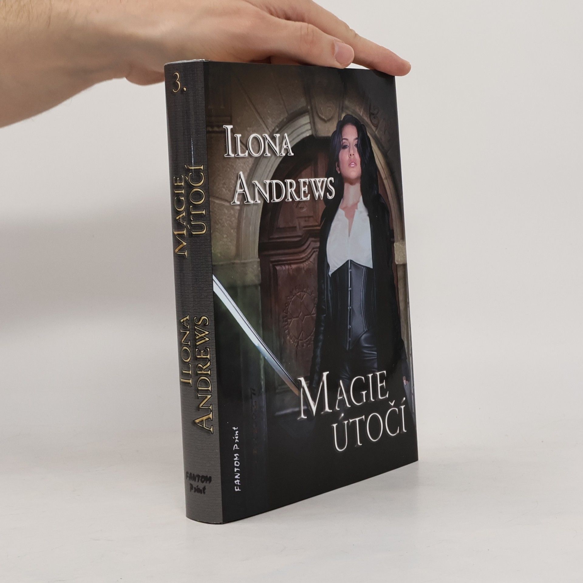 Ilona Andrews Magie útočí