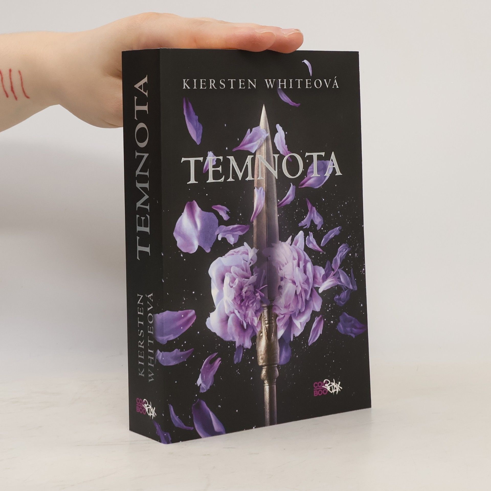 Kiersten Whiteová Temnota: Dobyvatelská sága 1