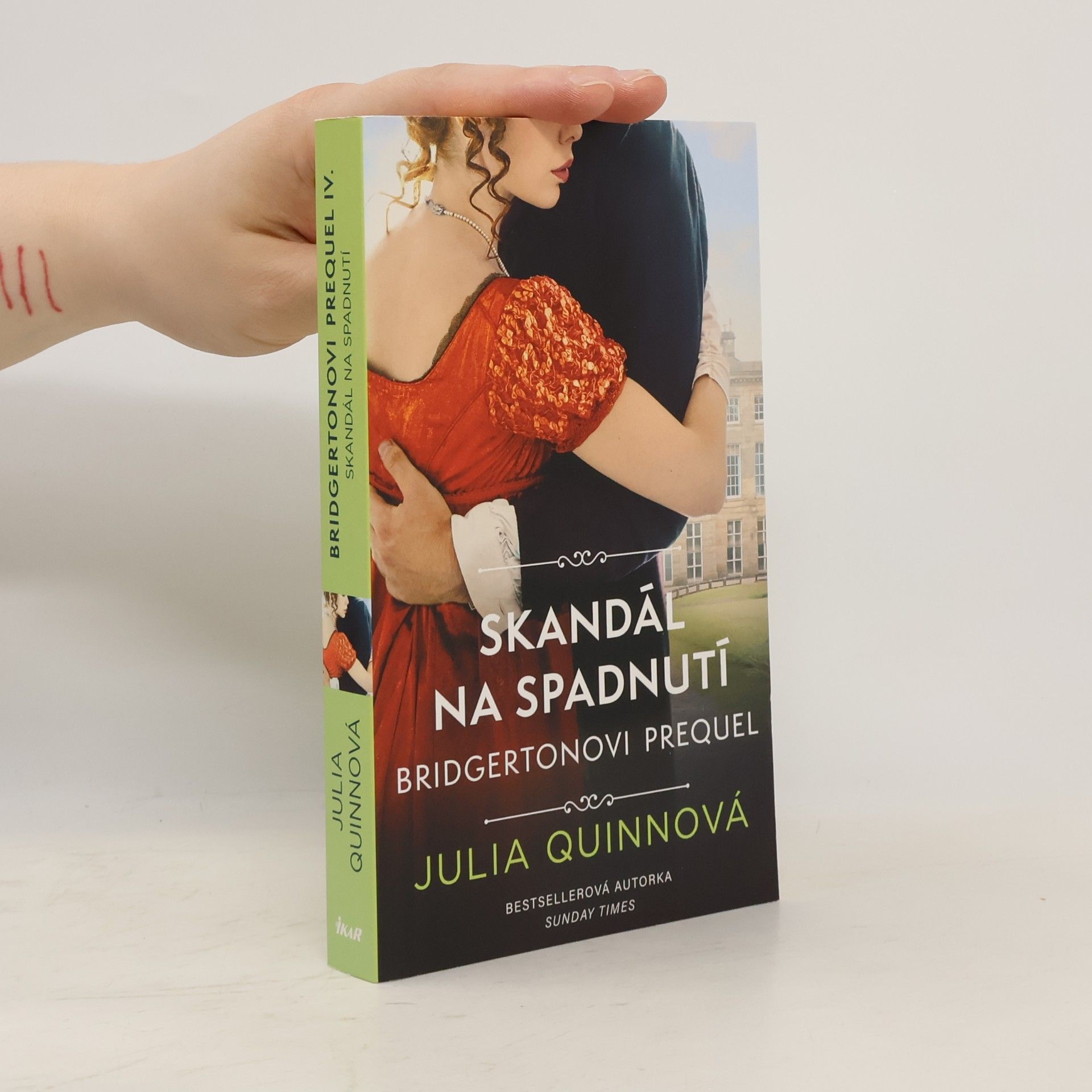 Julie Quinnová Skandál na spadnutí