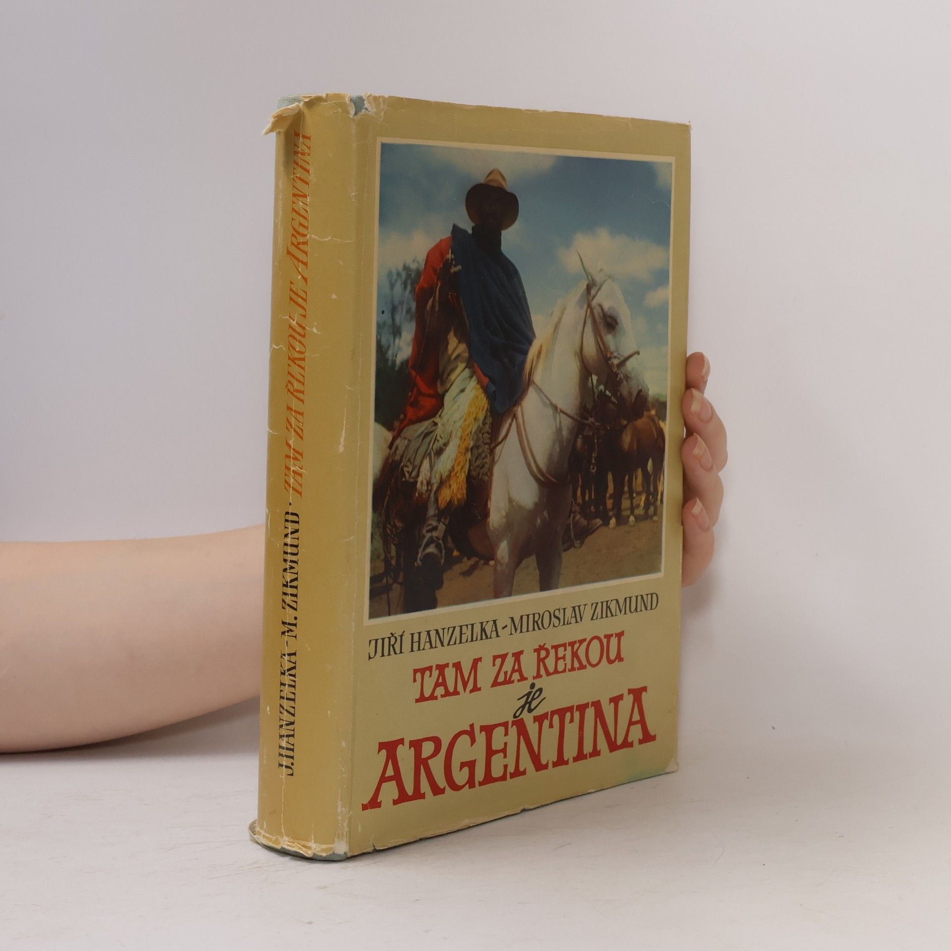 Jiří Hanzelka Tam za řekou je Argentina