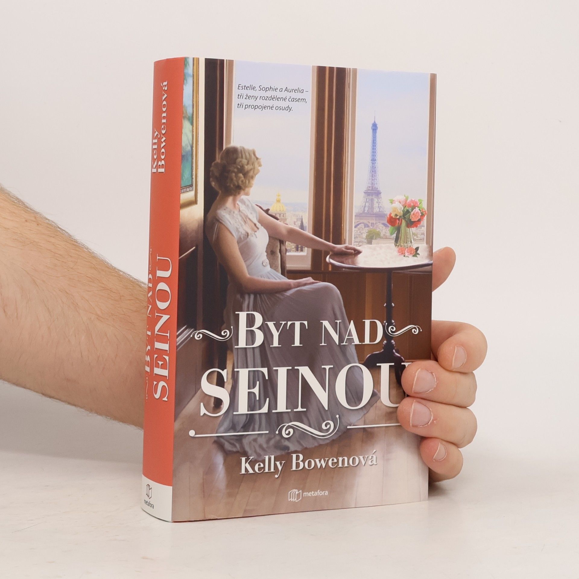 Kelly Bowen Byt nad Seinou