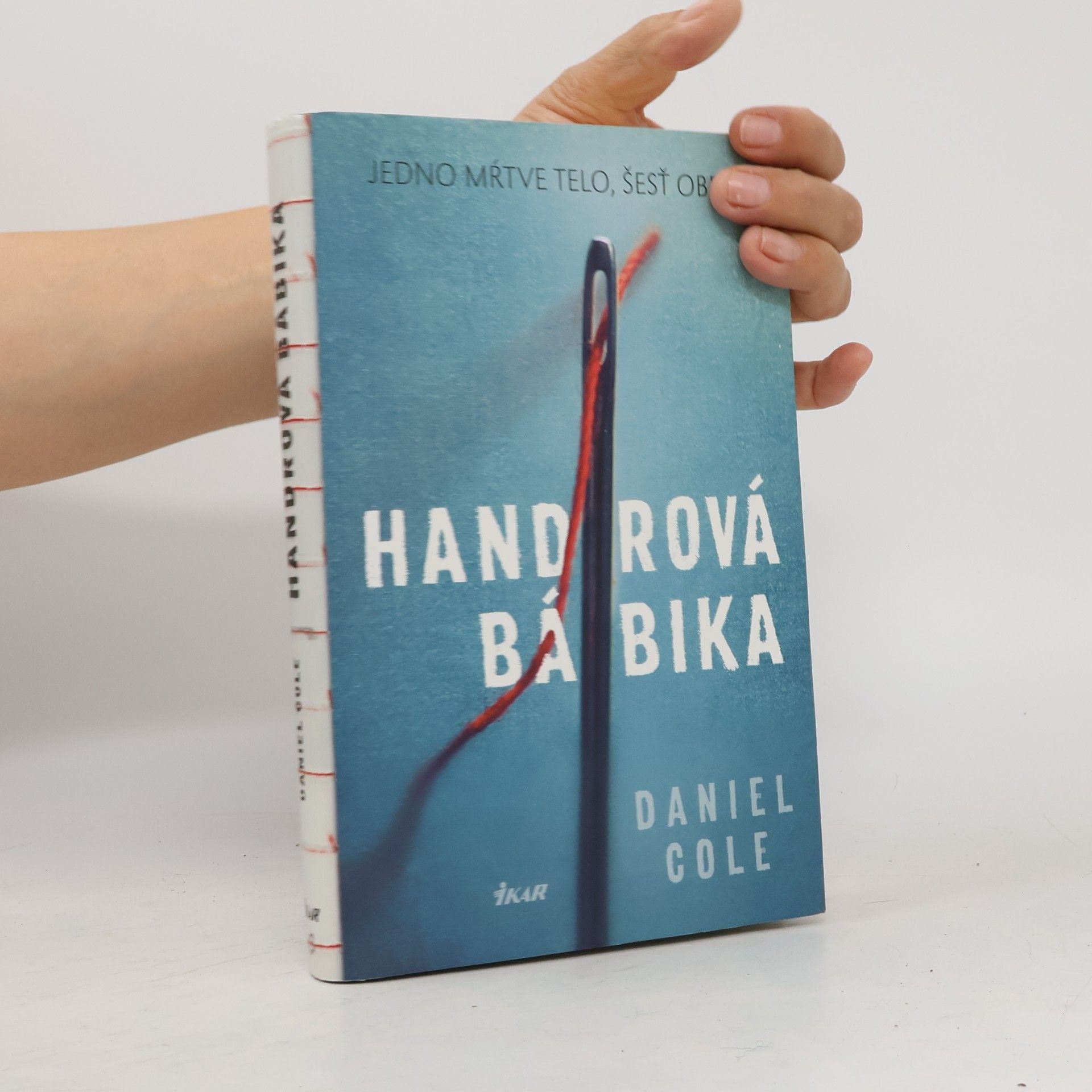 Daniel Cole Handrová bábika